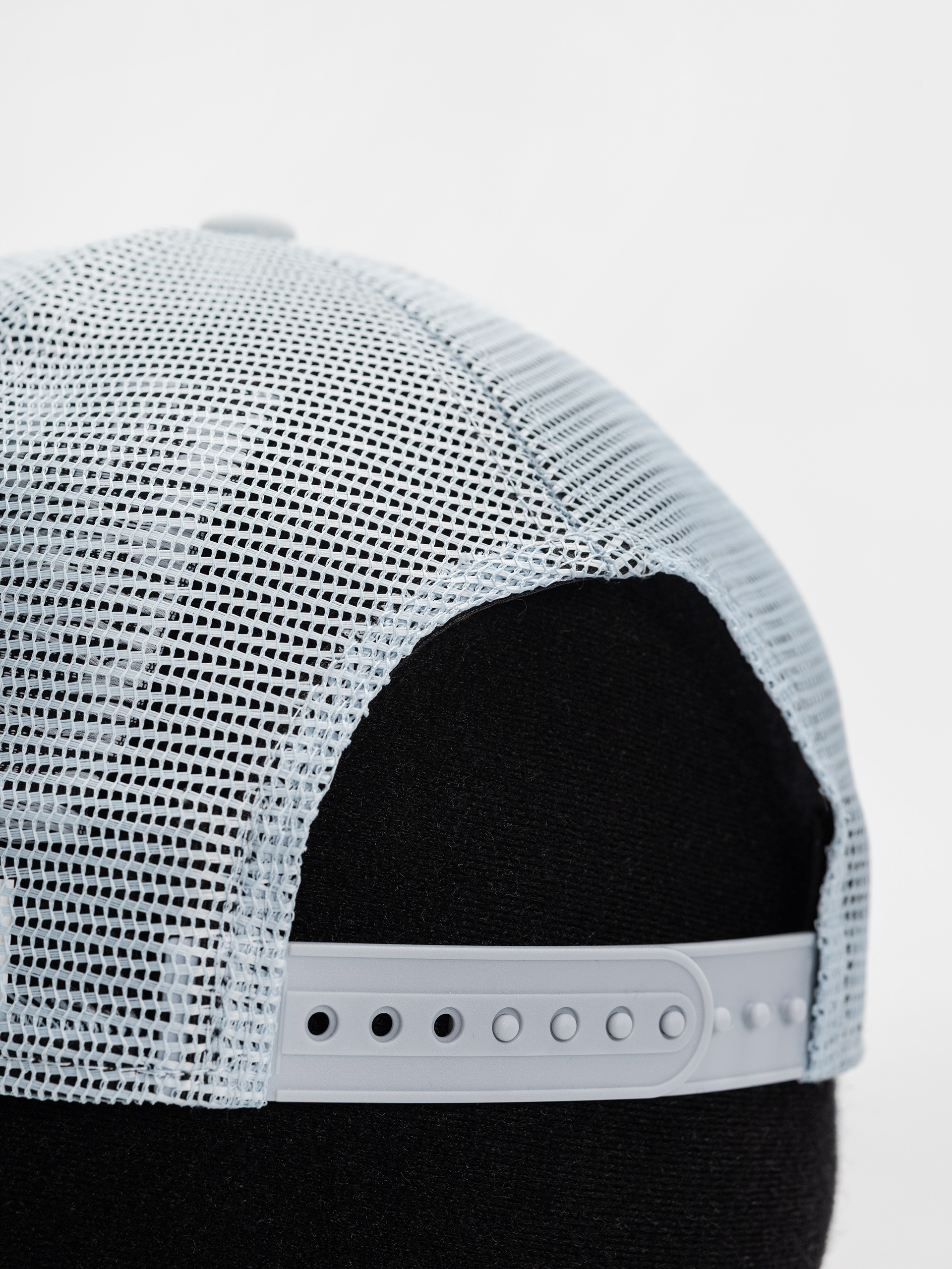 Кепка New Era Oval Foam Patch Trucker (white/violet)
