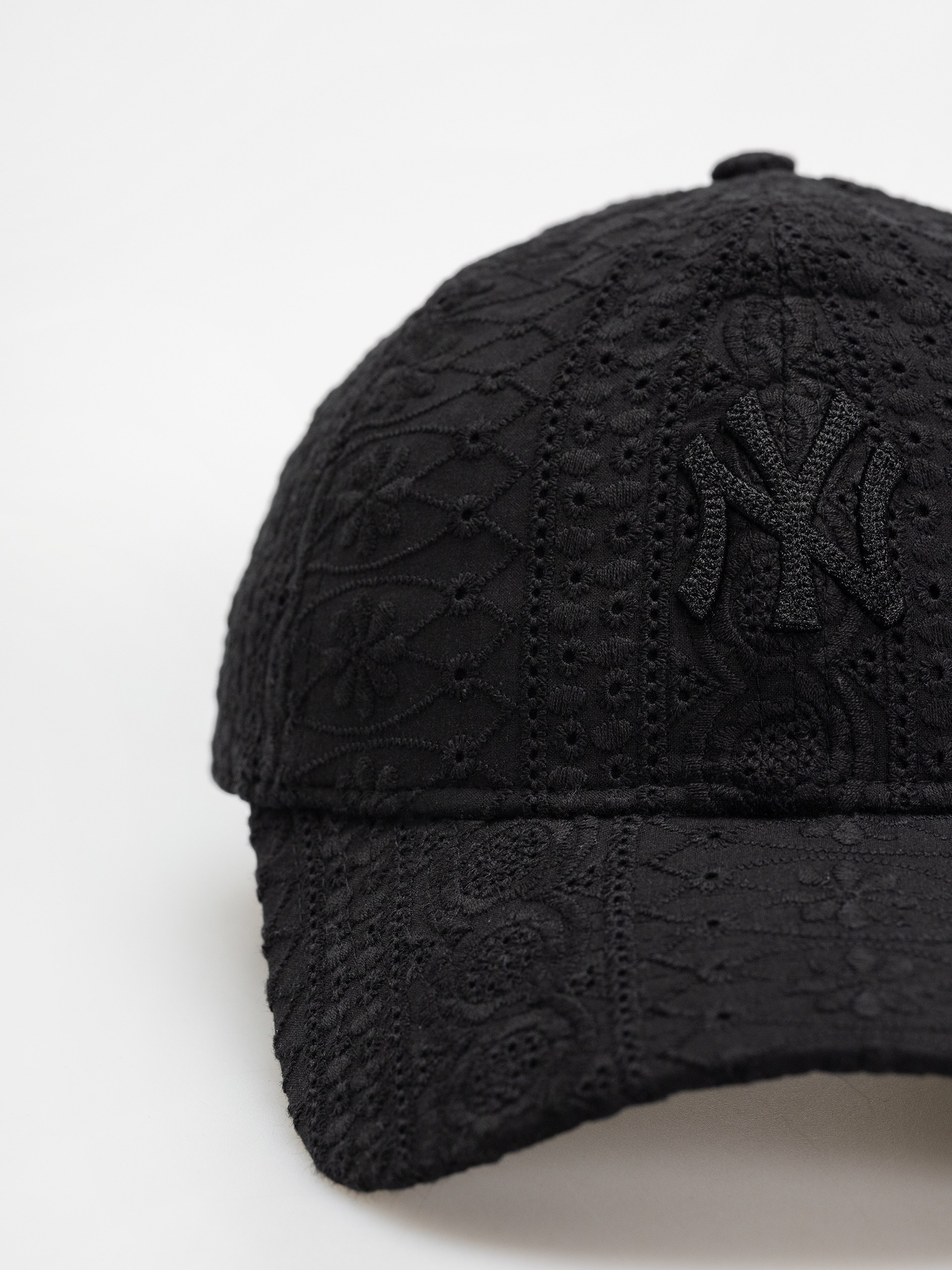 Кепка New Era Broderie 9Twenty New York Yankees Wmn (black)