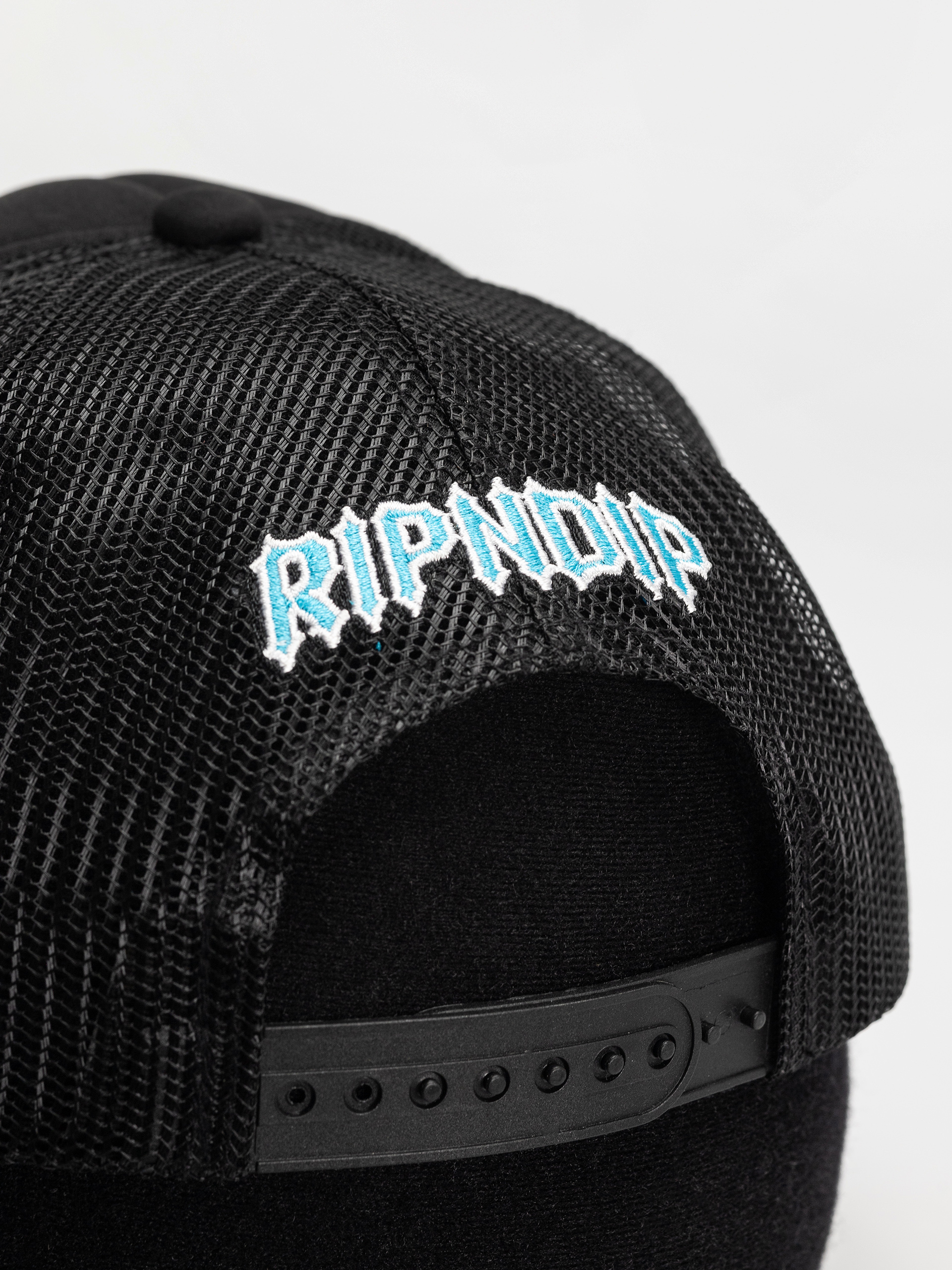 Кепка RipNDip Skull And Bones Trucker (black)