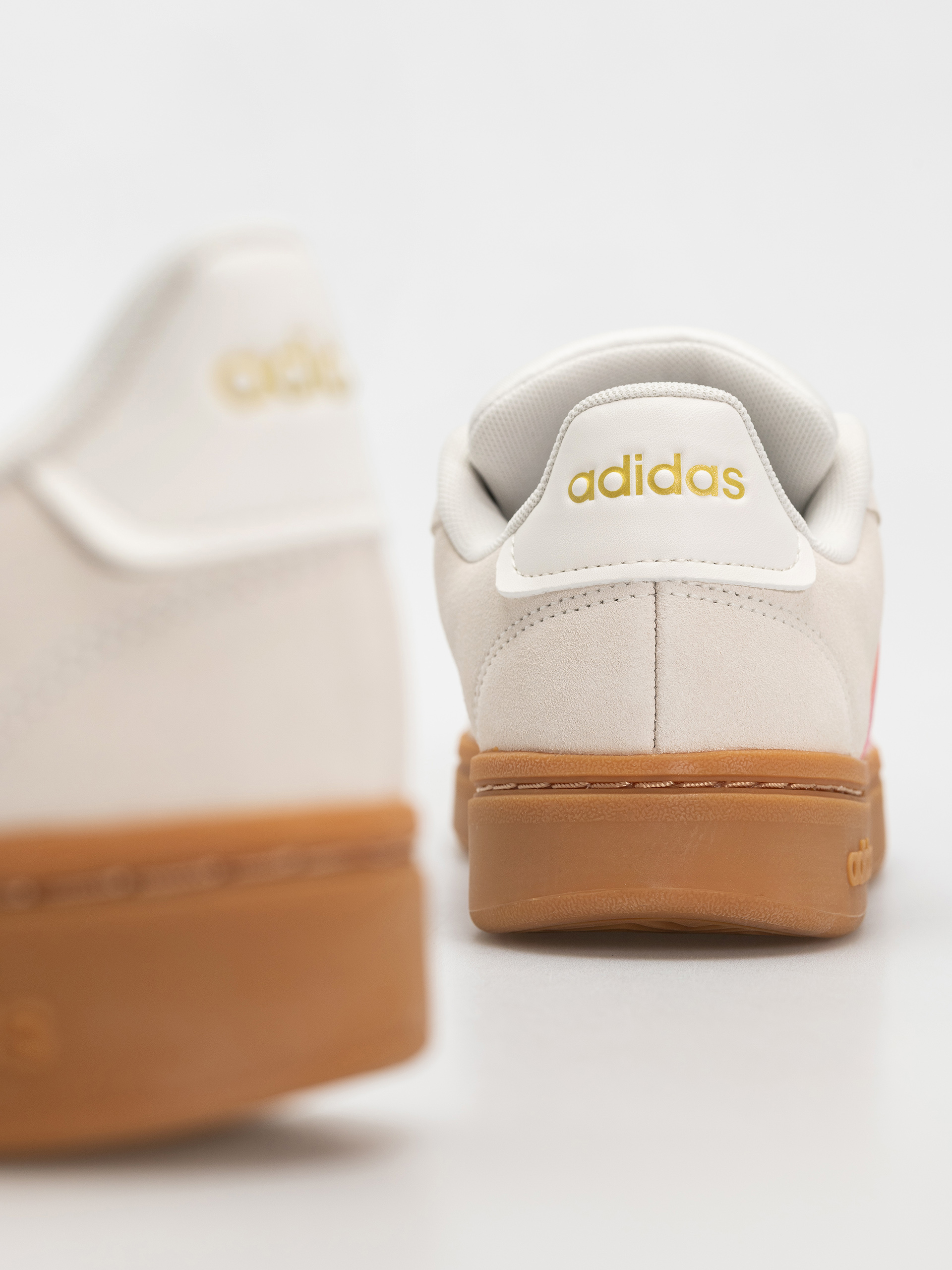Взуття adidas Grand Court Alpha 0 Wmn (owhite/blipnk/goldmt)
