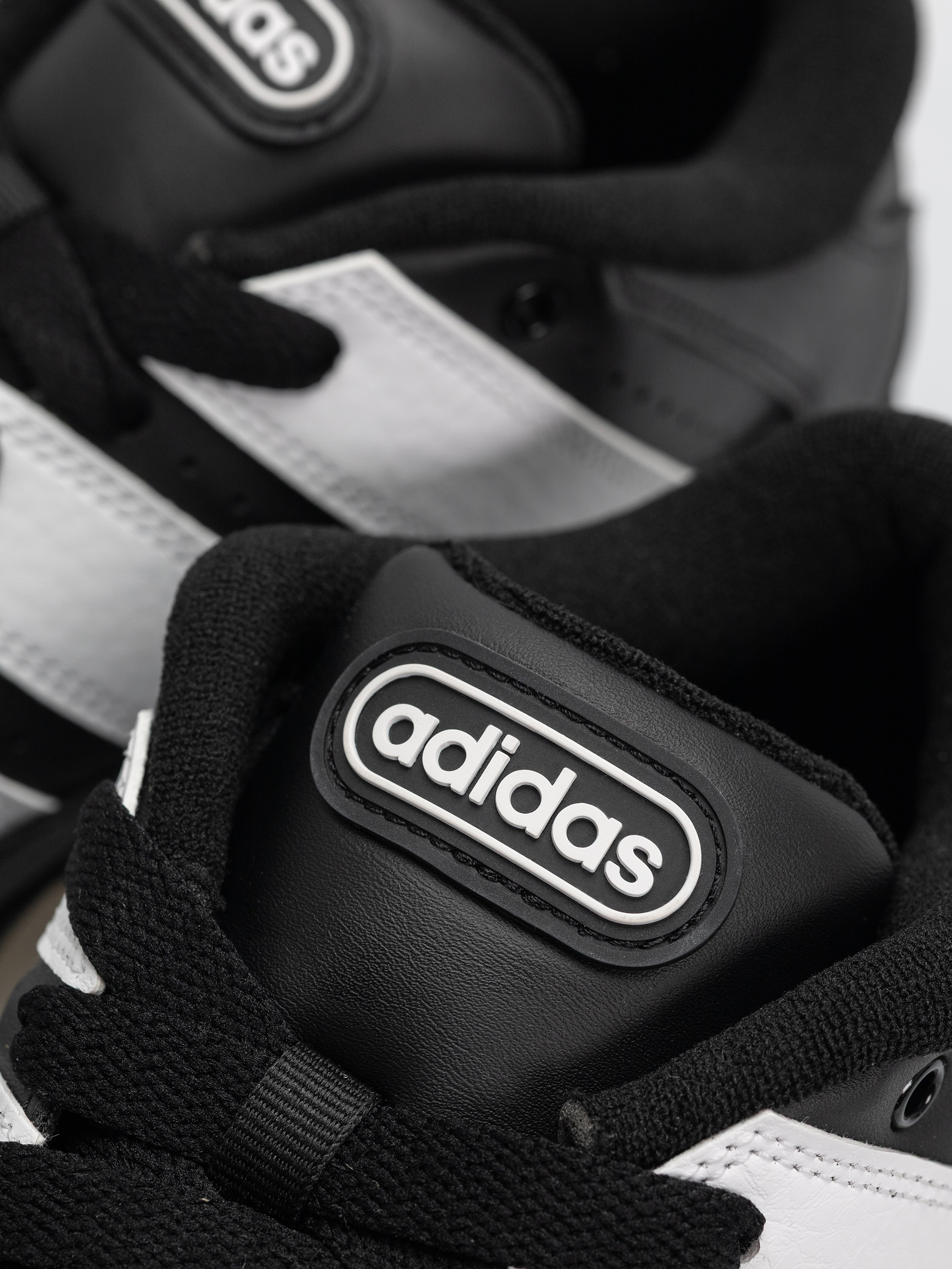 Взуття adidas Break Start 2000 (cblack/ftwwht/cblack)