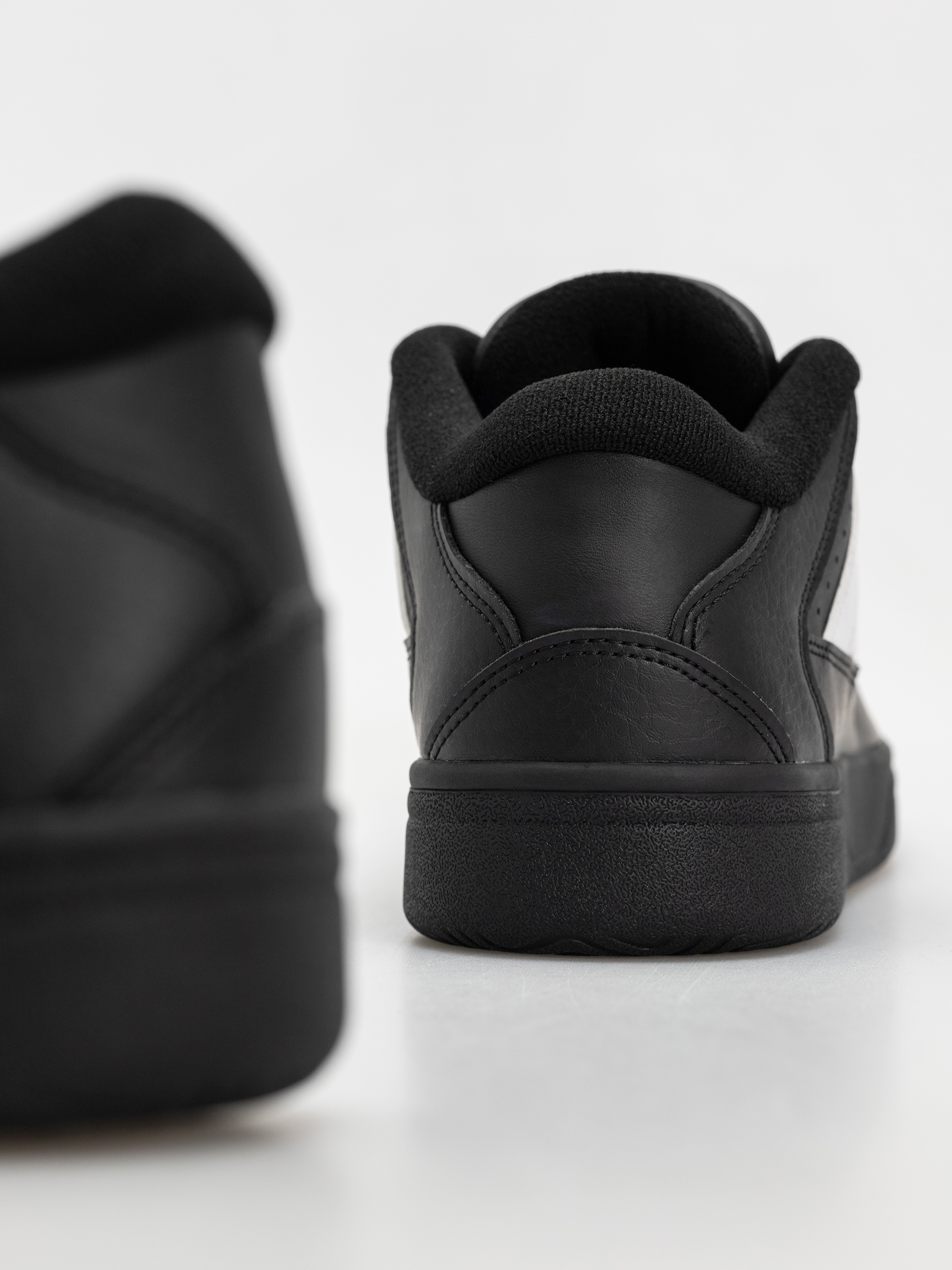 Взуття adidas Break Start 2000 (cblack/ftwwht/cblack)