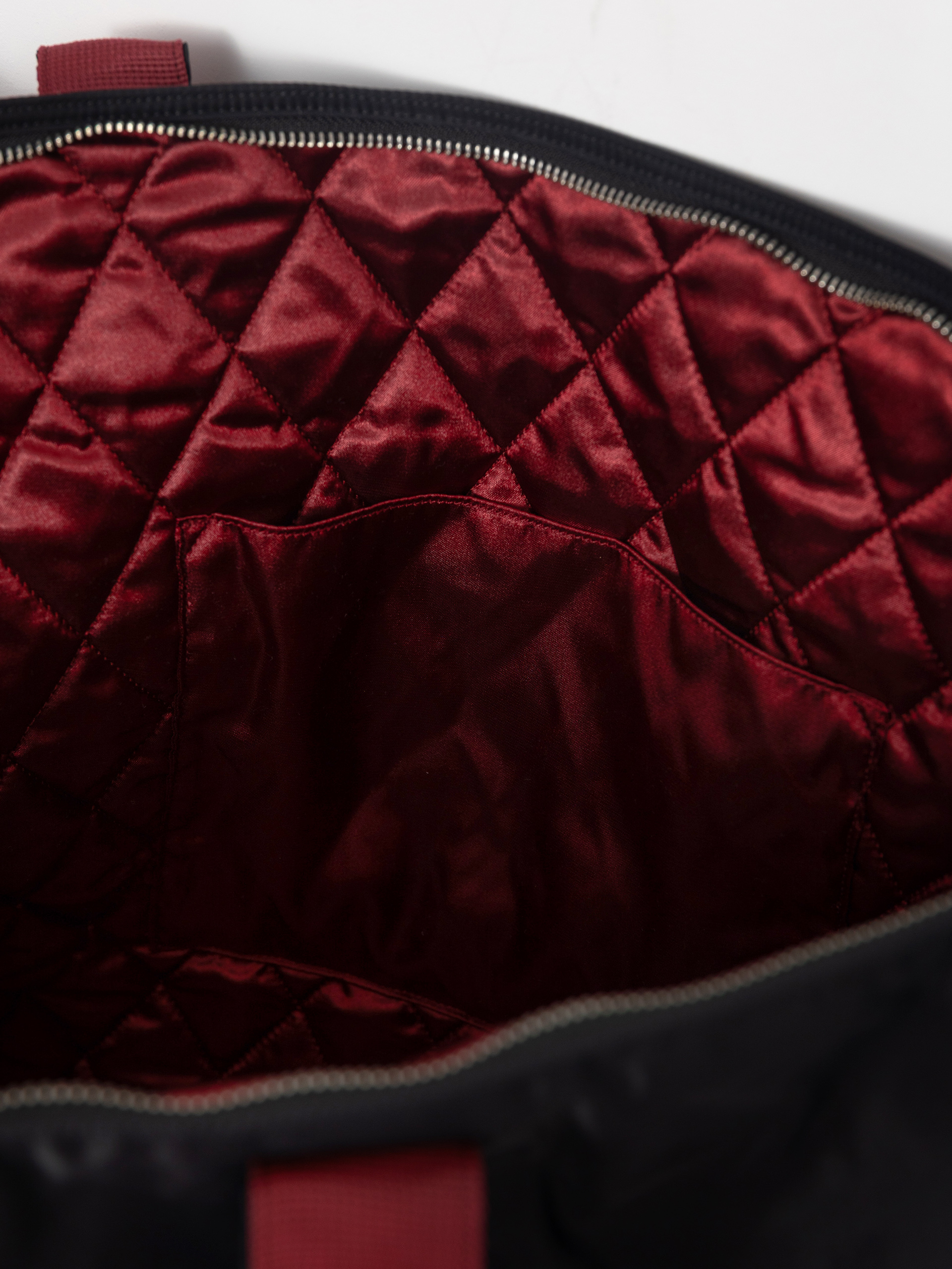 Сумка Carhartt WIP Alumni Tote (black/scarlet)