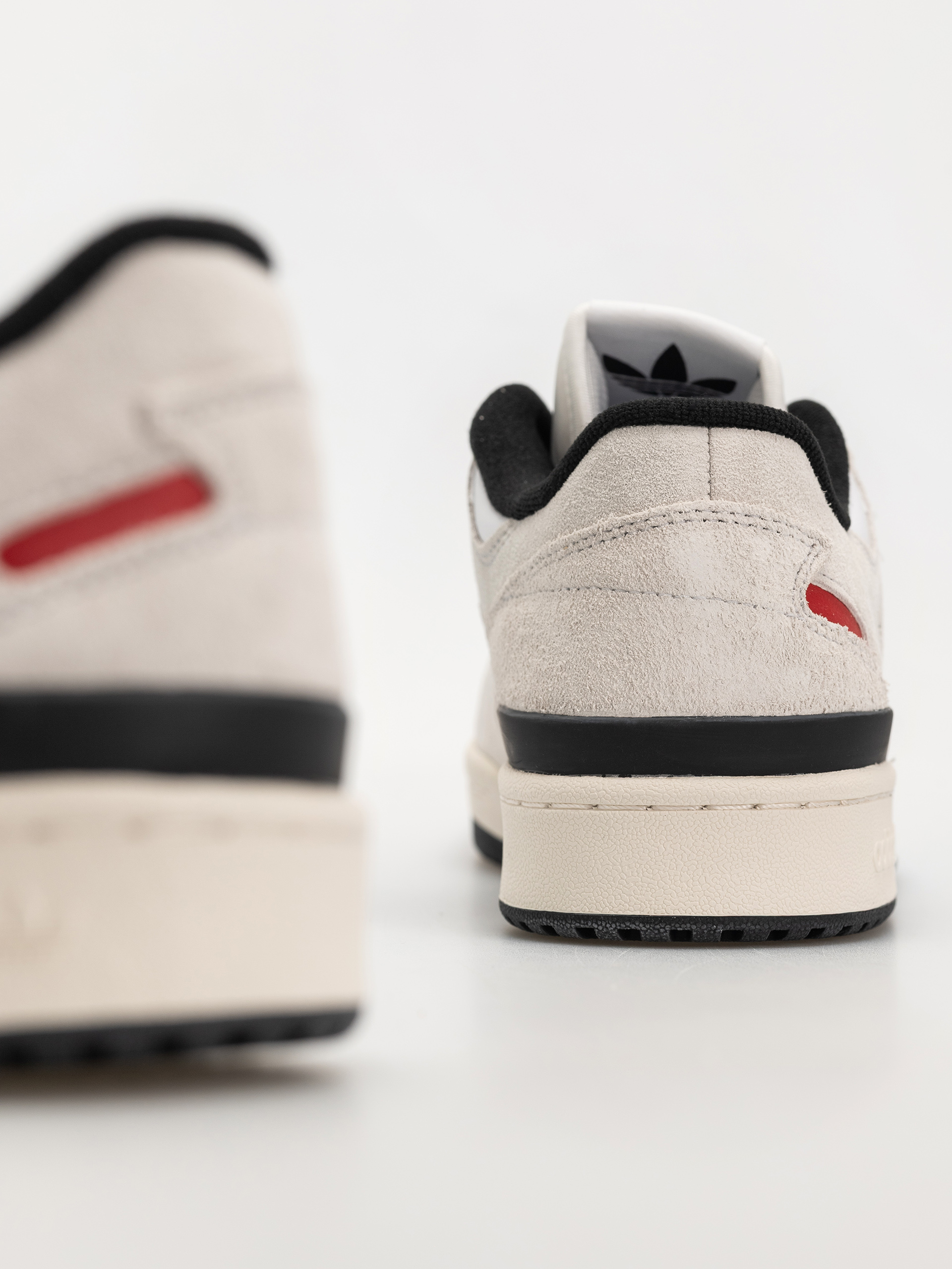 Взуття adidas Forum 84 Low Adv (crywht/cblack/betsca)