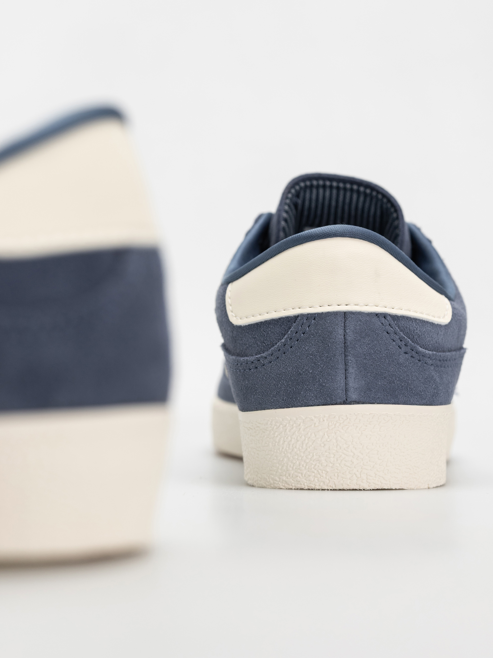 Взуття adidas Puig Indoor (prloin/owhite/blubir)