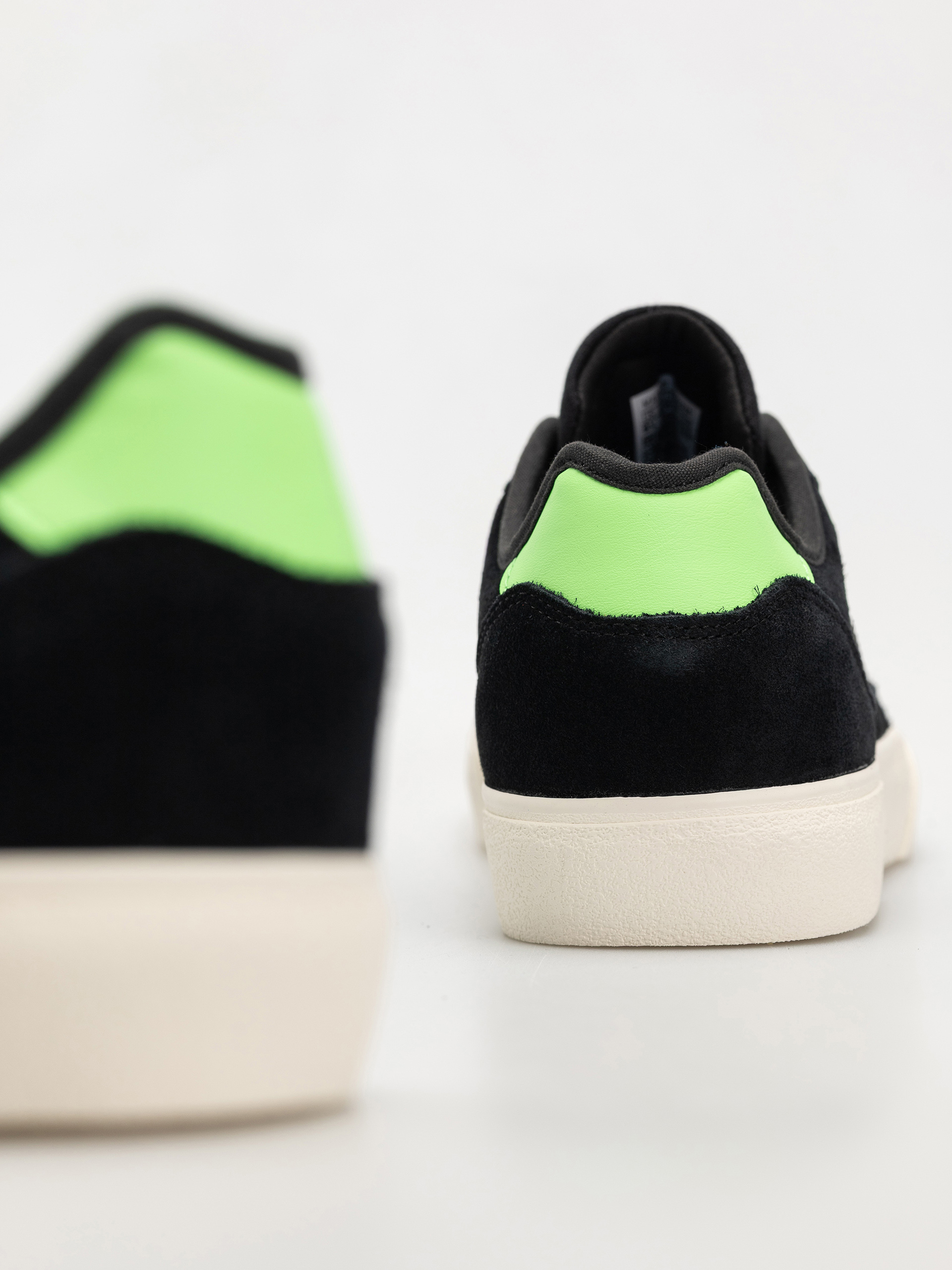 Взуття adidas Court Tns Premiere (cblack/carbon/limbur)