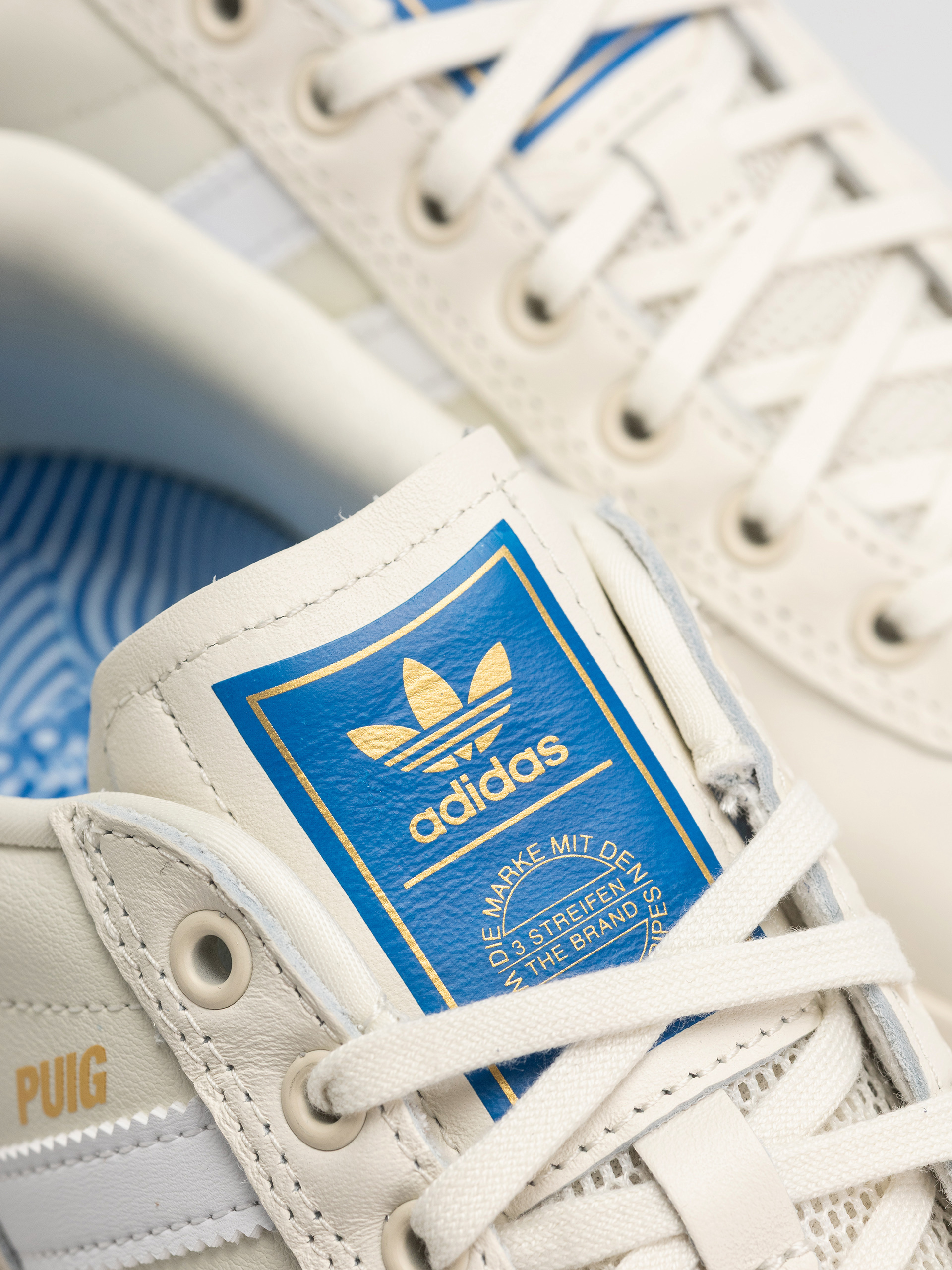Взуття adidas Puig Indoor (owhite/ftwwht/blubir)