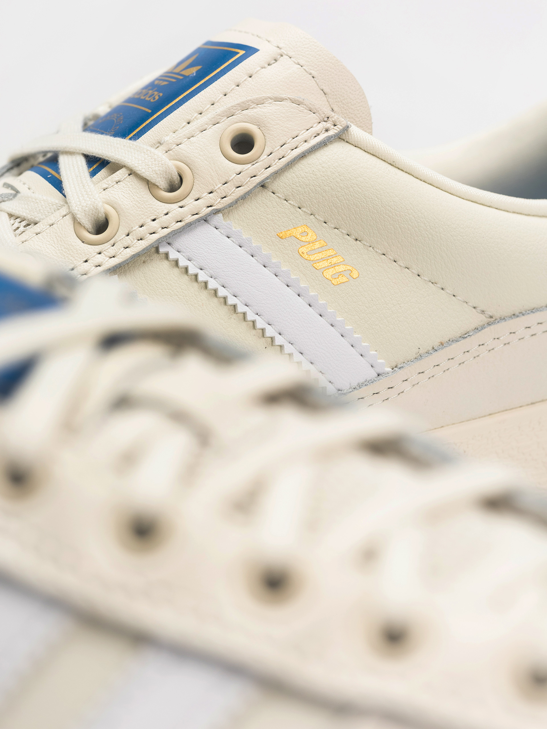 Взуття adidas Puig Indoor (owhite/ftwwht/blubir)