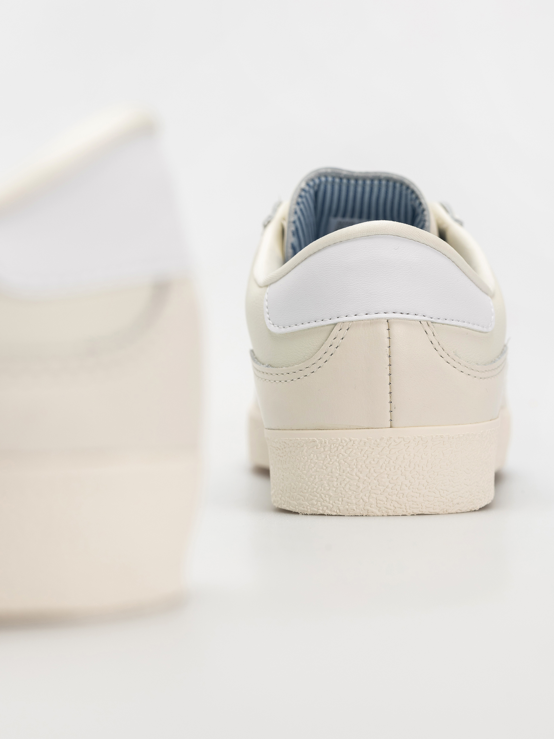 Взуття adidas Puig Indoor (owhite/ftwwht/blubir)