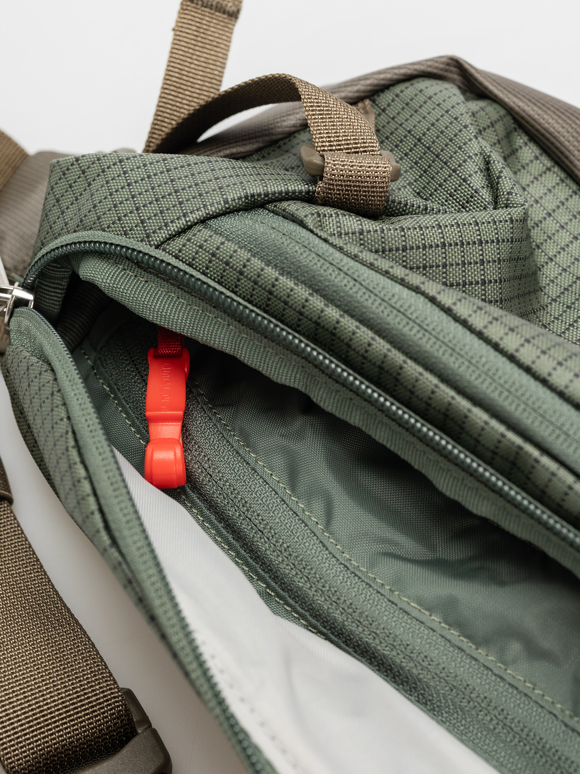 Сумка на пояс Osprey Transporter Waist (pine leaf/earl grey)