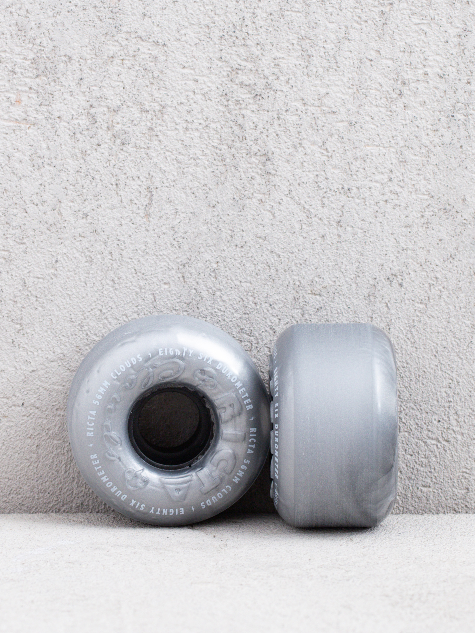 u041au043eu043bu0435u0441u0430 Ricta Clouds Metallic 86A (silver)