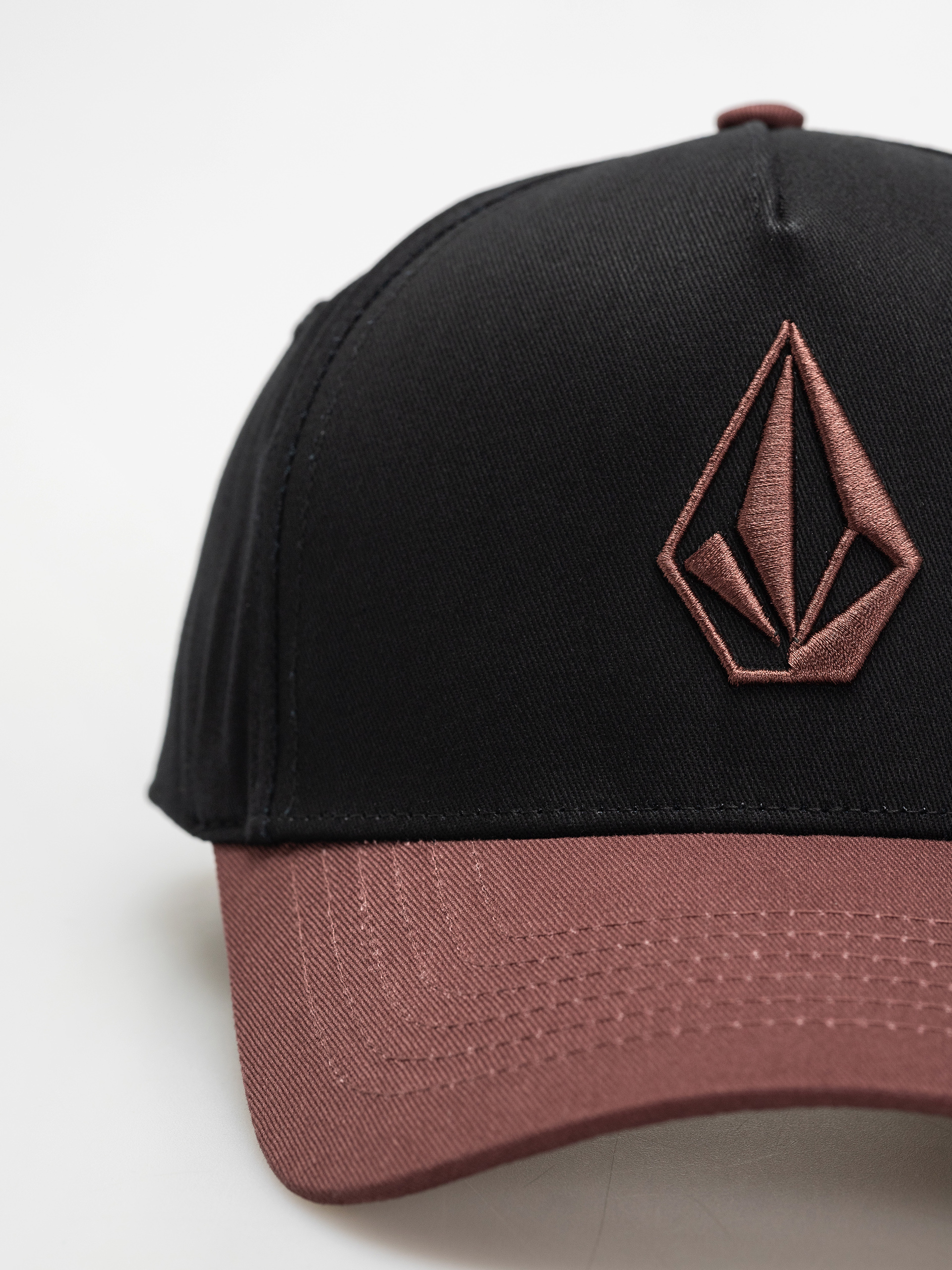 Кепка Volcom Embossed Stone Adj (merlot)