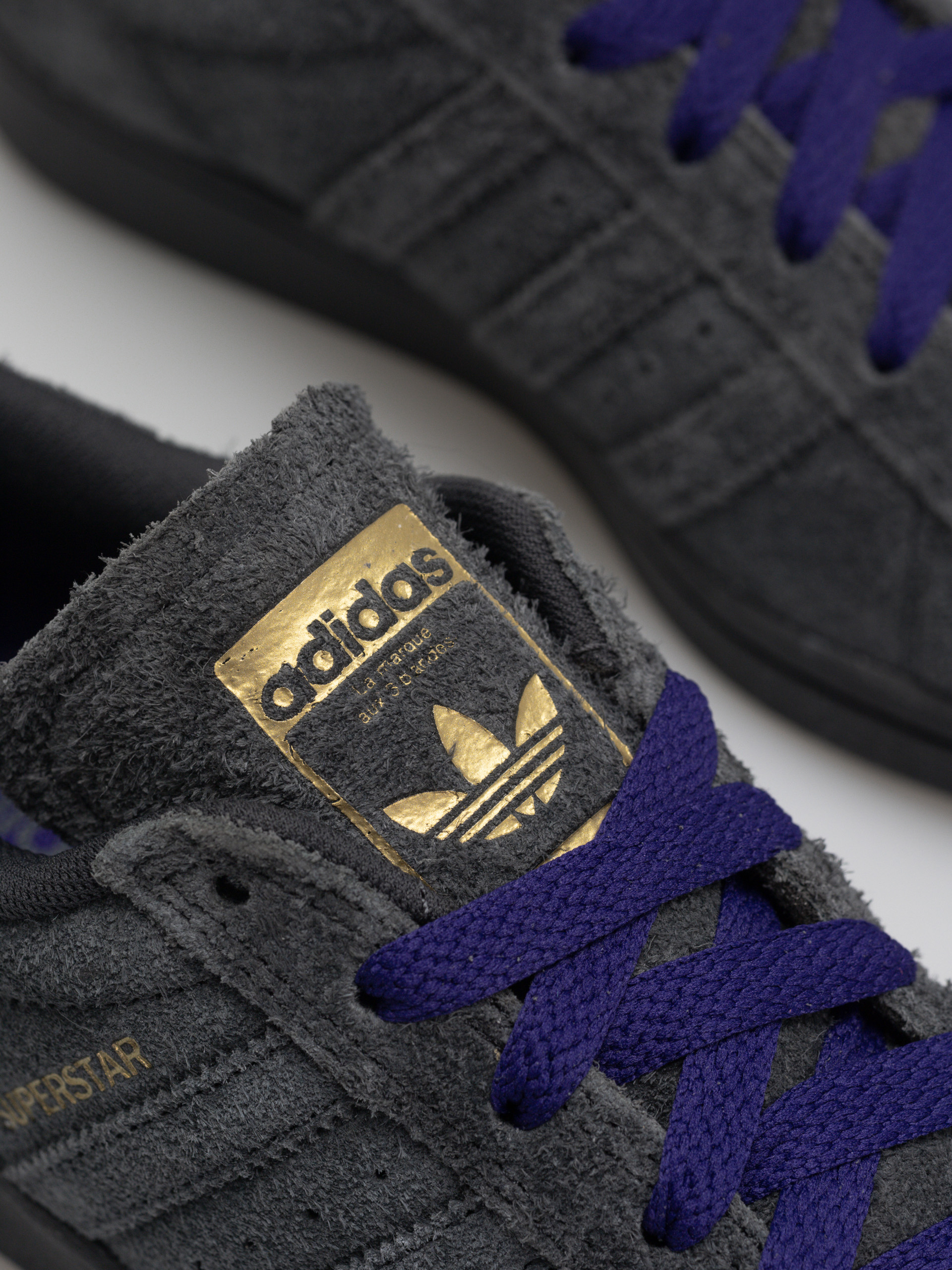 Взуття adidas Superstar Adv (carbon/carbon/cpurpl)