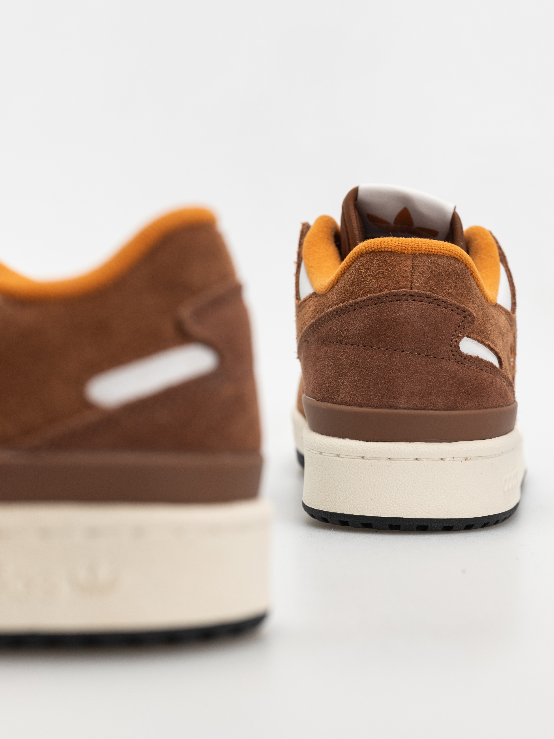 Взуття adidas Forum 84 Low Adv (crywht/cblack/rusora)