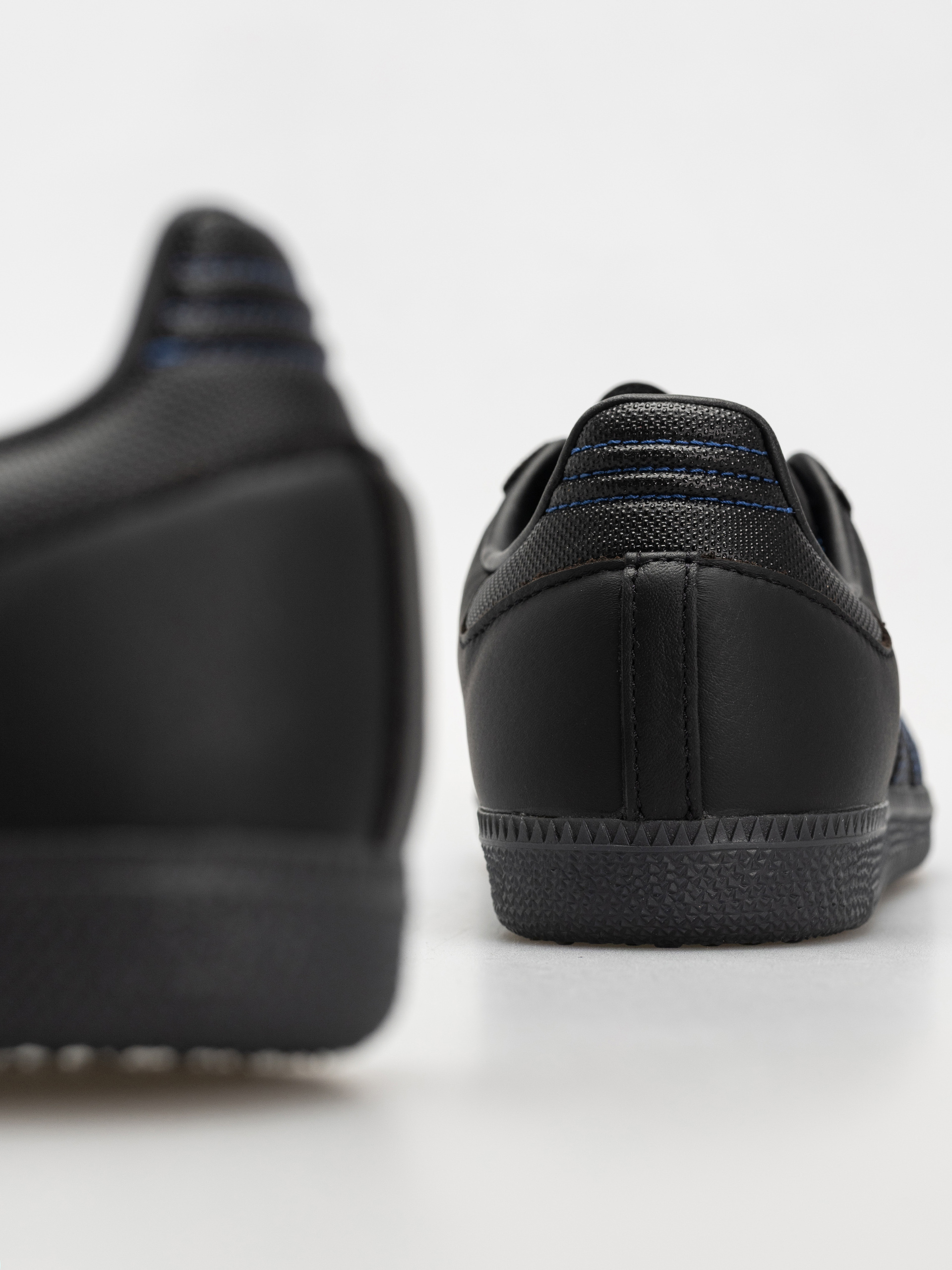 Взуття adidas Samba Adv (cblack/cblack/royblu)