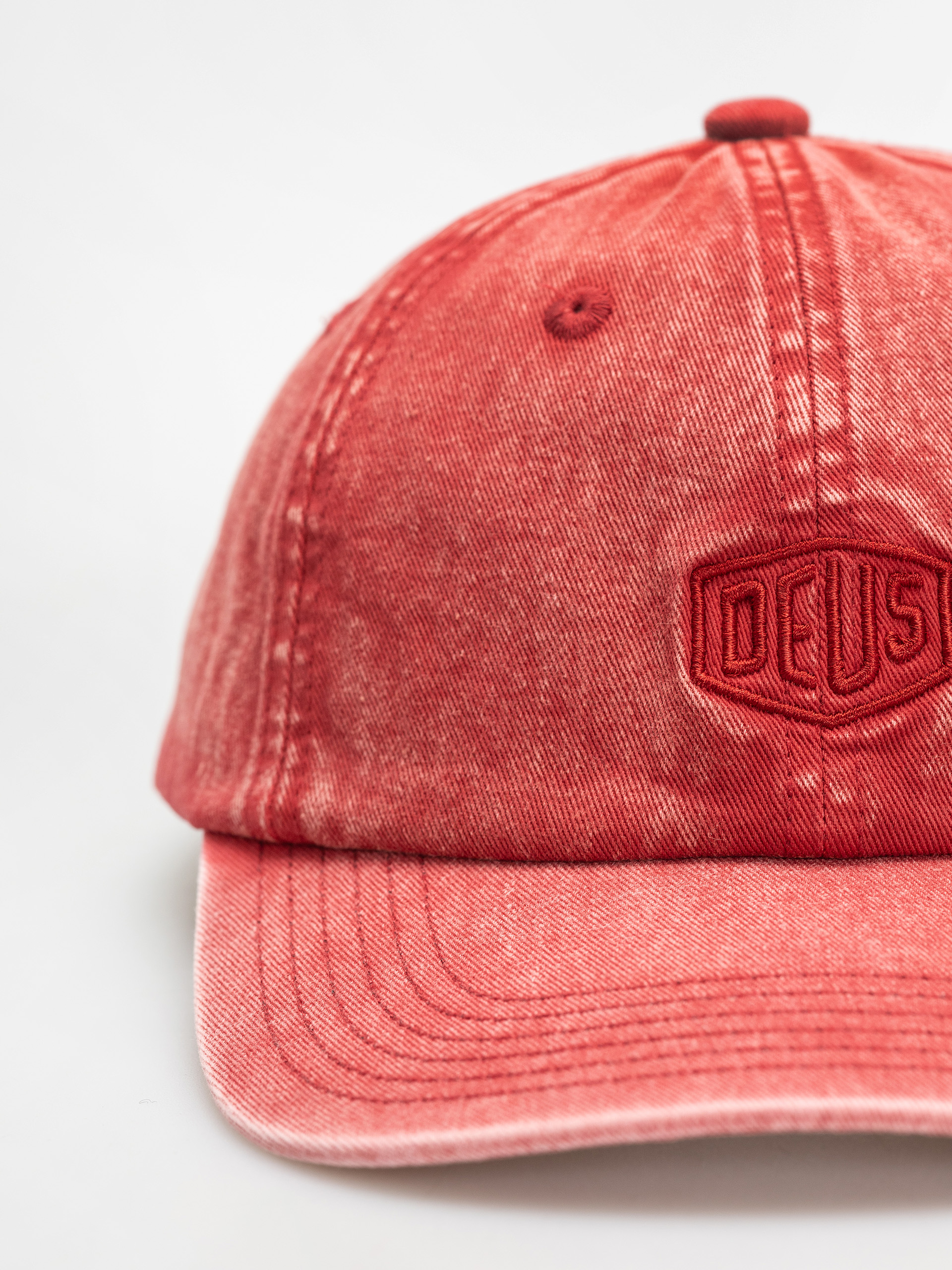 Кепка Deus Ex Machina Shield Garment Dyed Dad Cap (lava falls red)