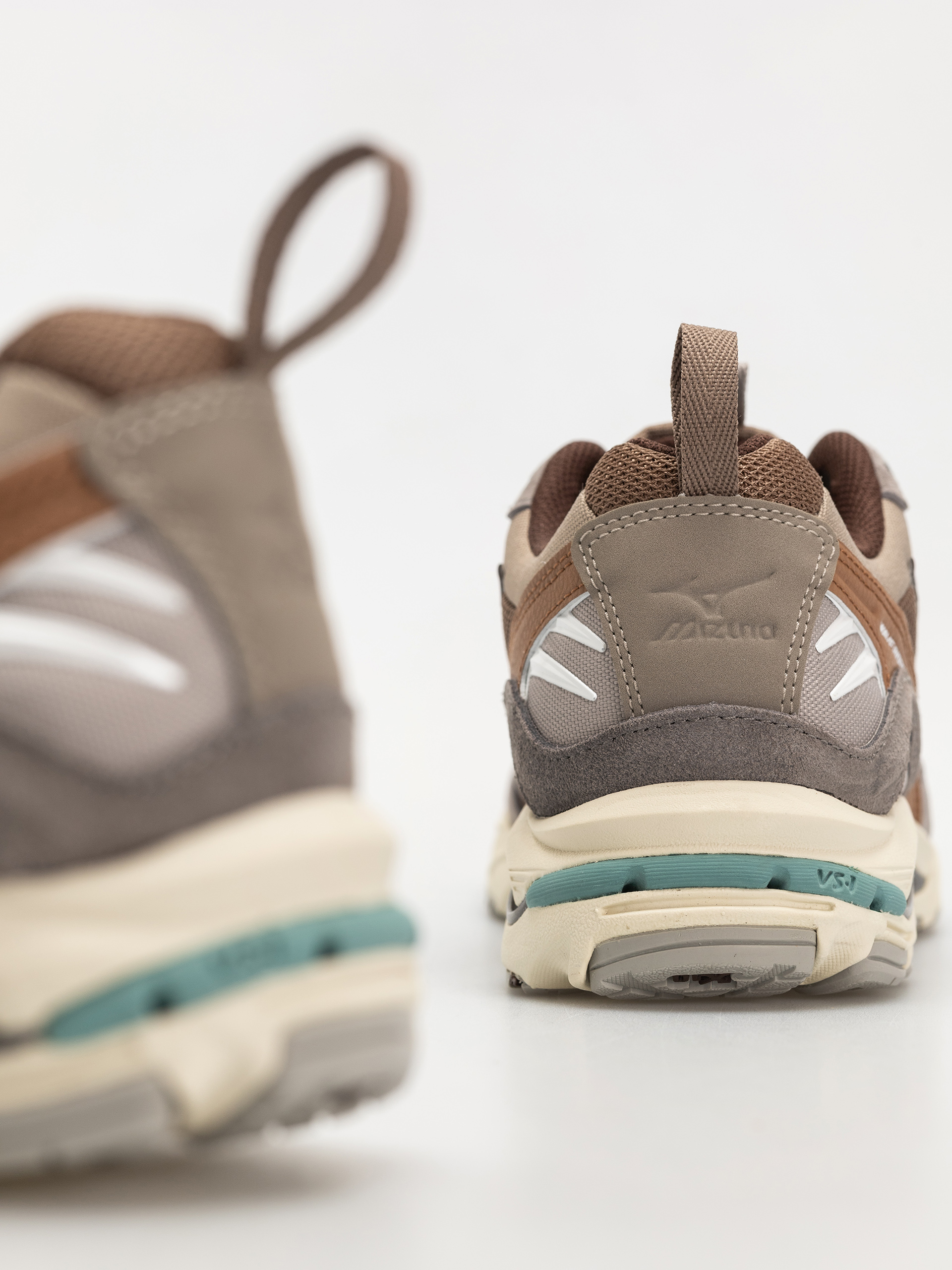 Взуття Mizuno Wave Rider 10 (fossil/white/thrush)