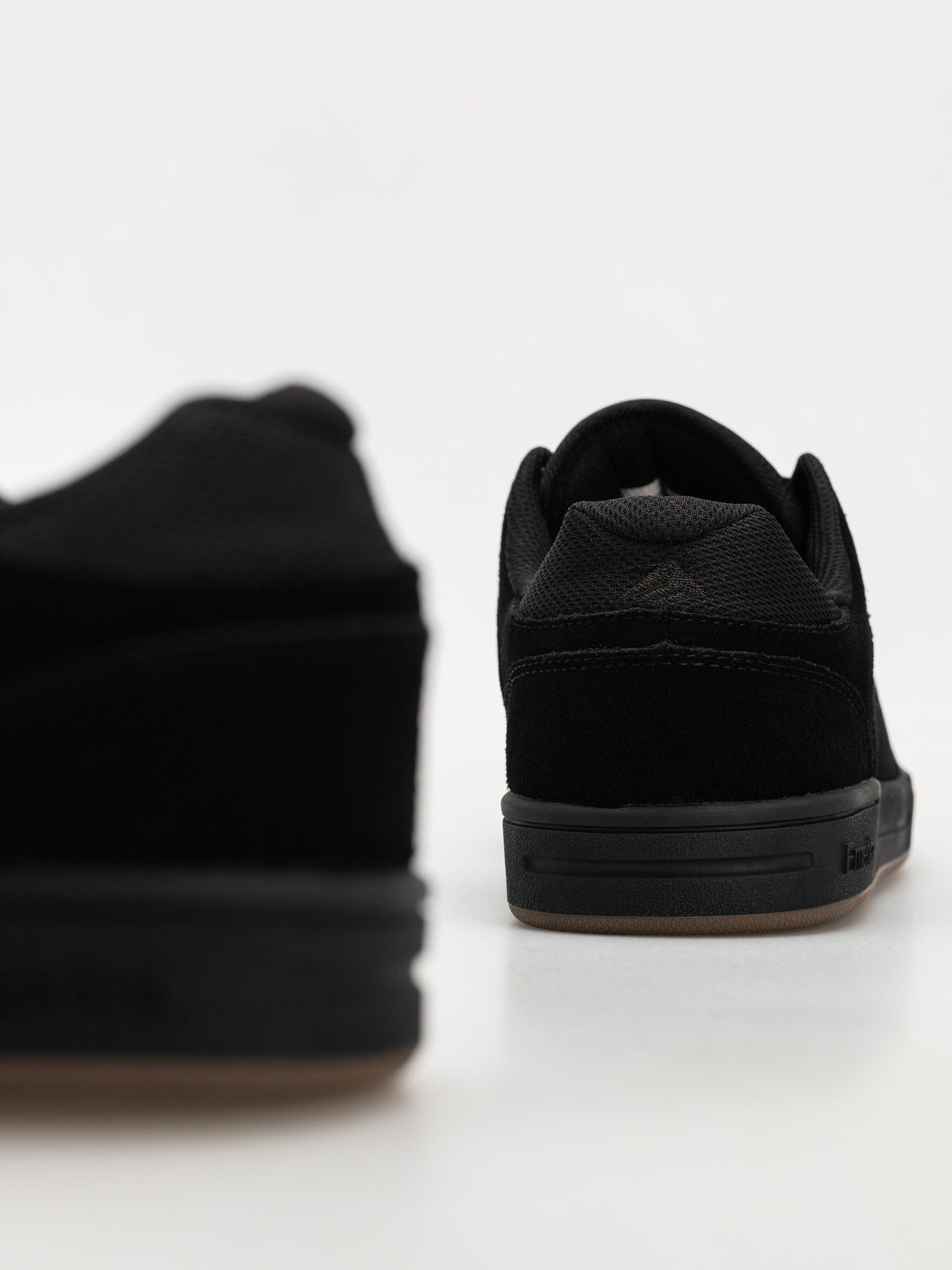 Взуття Emerica Heritic (black/black/gum)