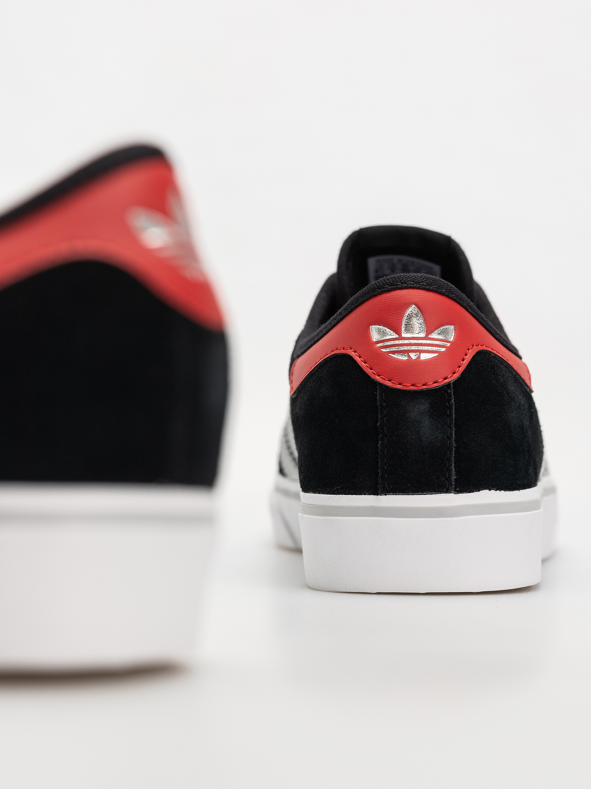 Взуття adidas Adi Ease (cblack/silvmt/betsca)