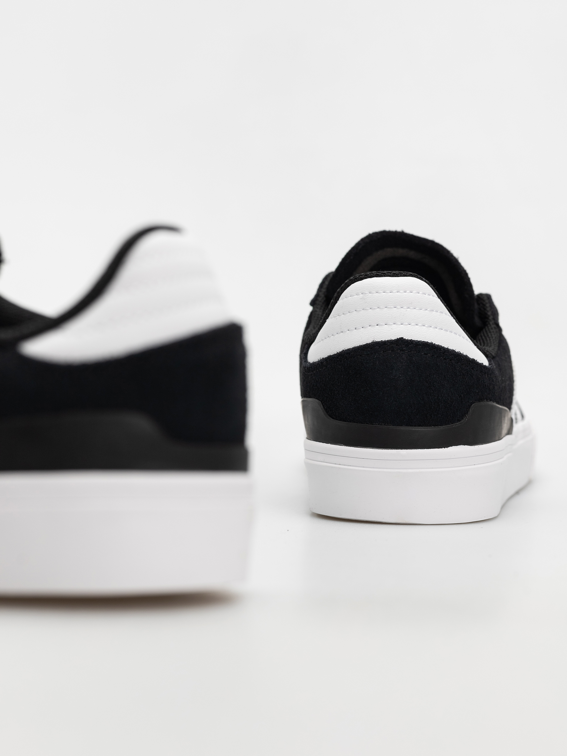 Взуття adidas Busenitz Vulc II (cblack/ftwwht/gum4)