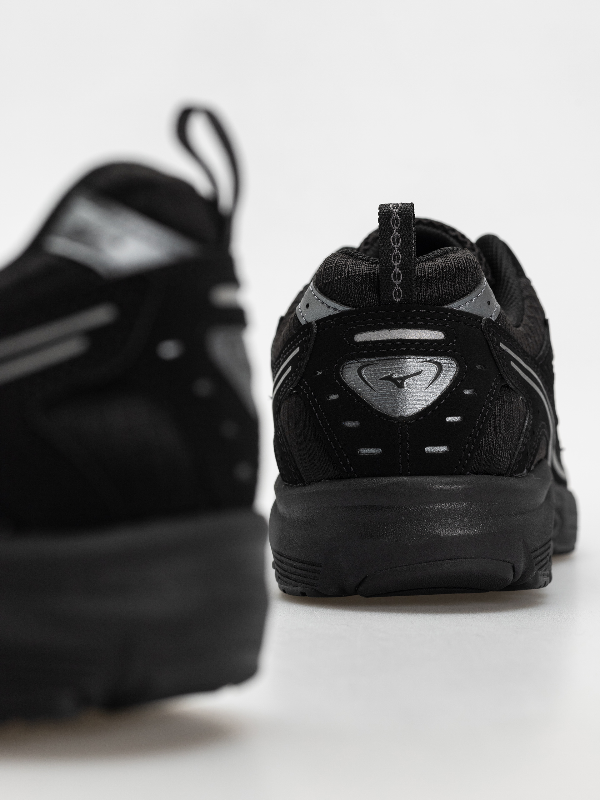 Взуття Mizuno MXR Tech (black/metallic gray)