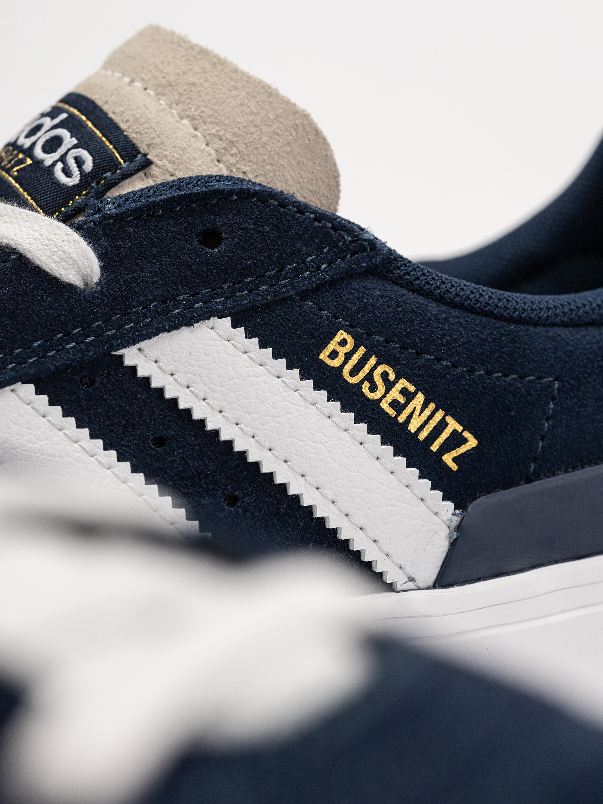 Взуття adidas Busenitz Vulc II (conavy/crywht/ftwwht)