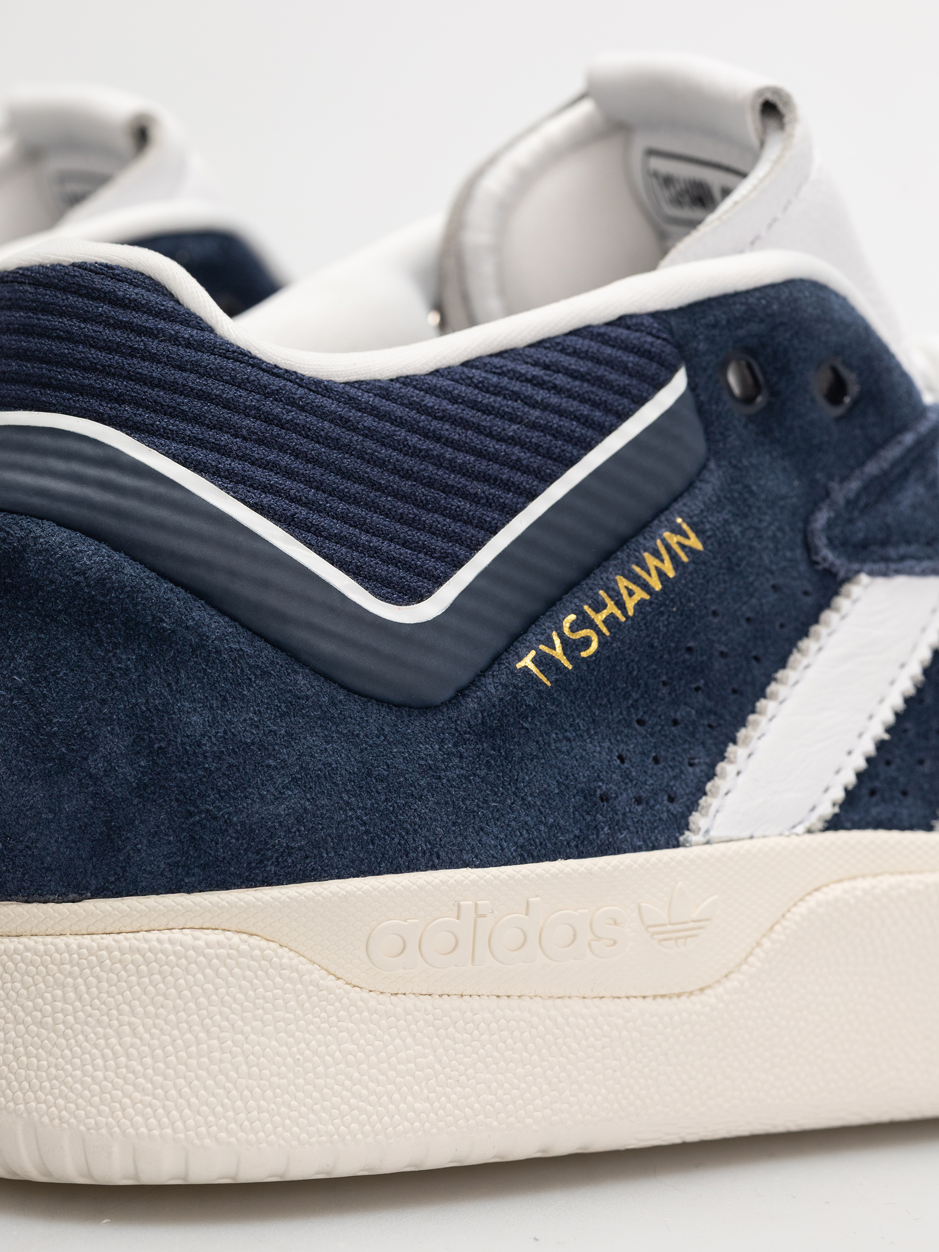 Взуття adidas Tyshawn (conavy/ftwwht/cwhite)