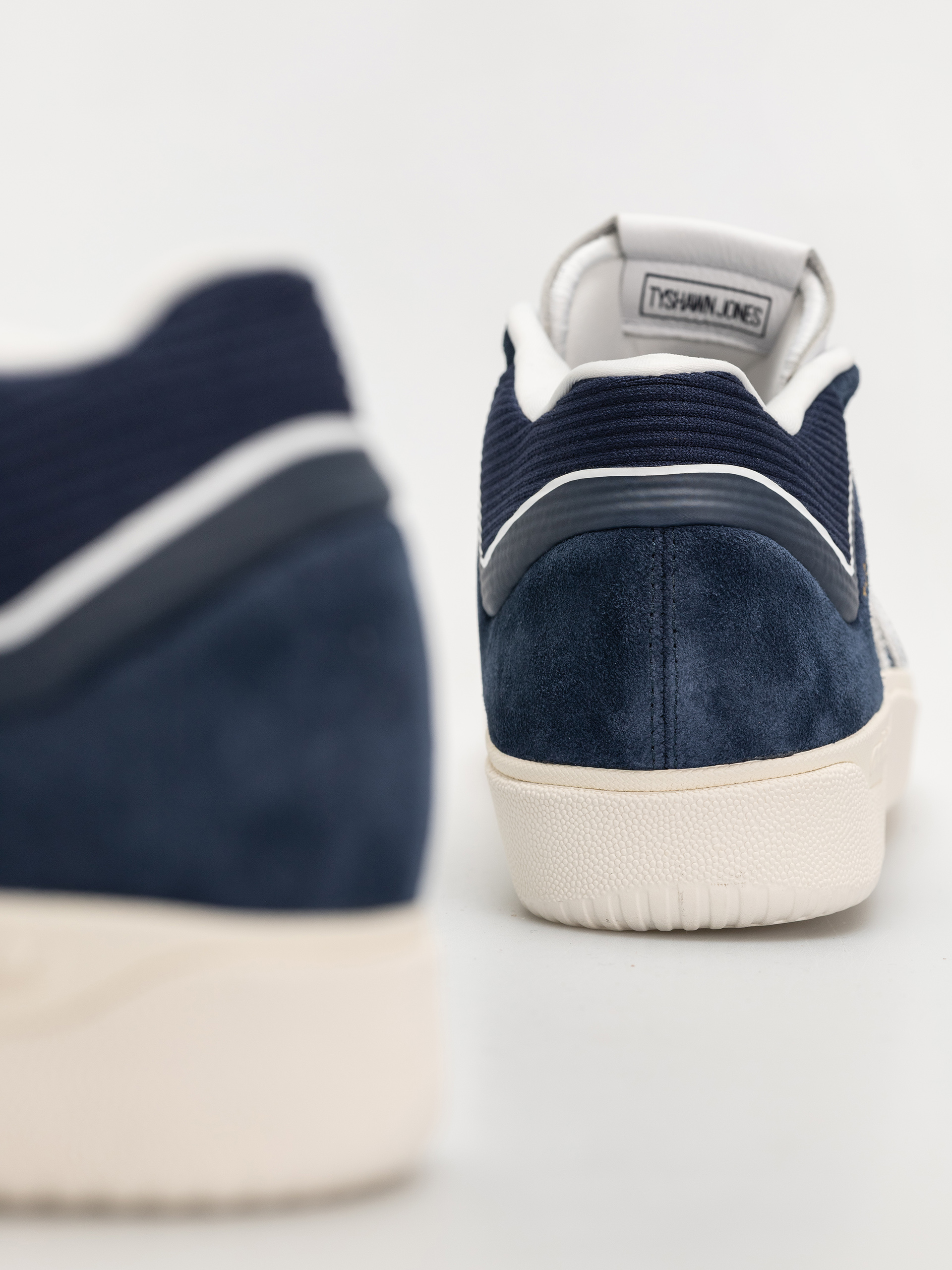 Взуття adidas Tyshawn (conavy/ftwwht/cwhite)