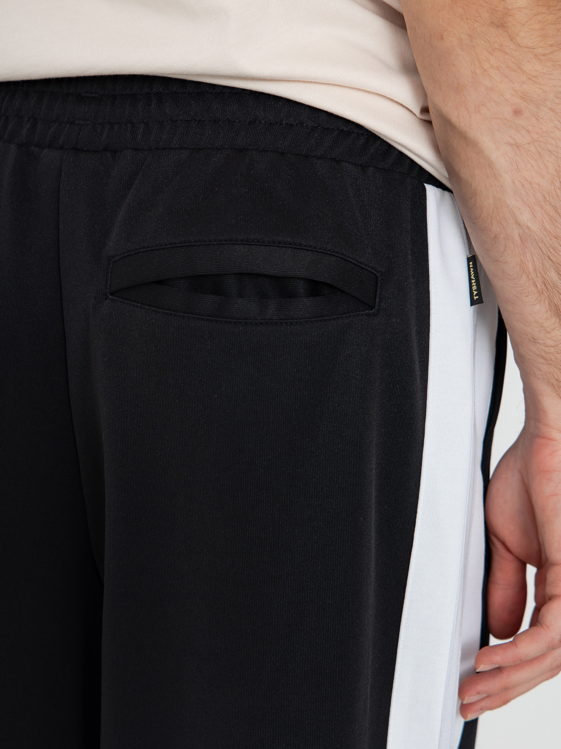 Штани adidas Tyshawn (black/white/dshgry)