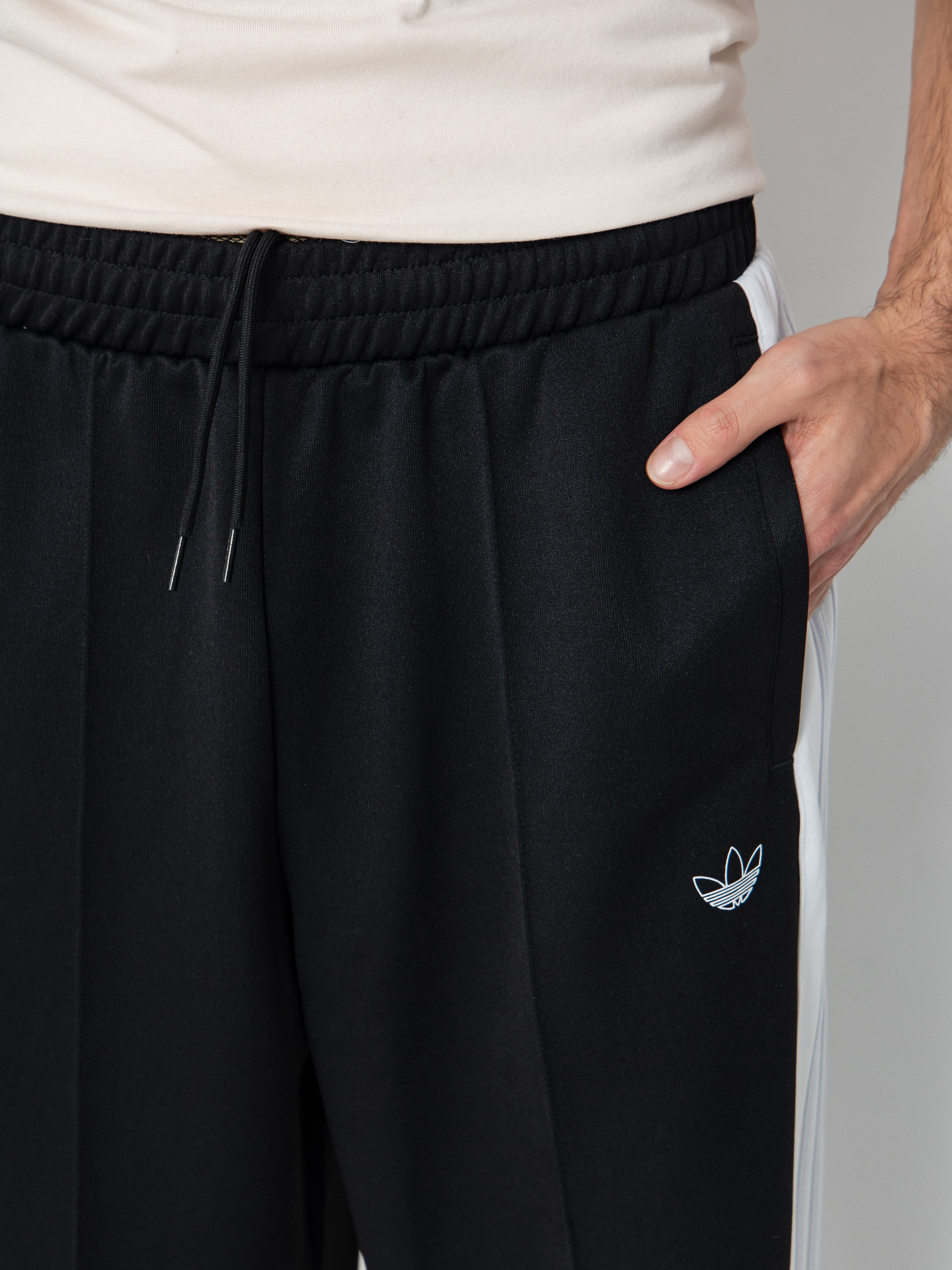 Штани adidas Tyshawn (black/white/dshgry)