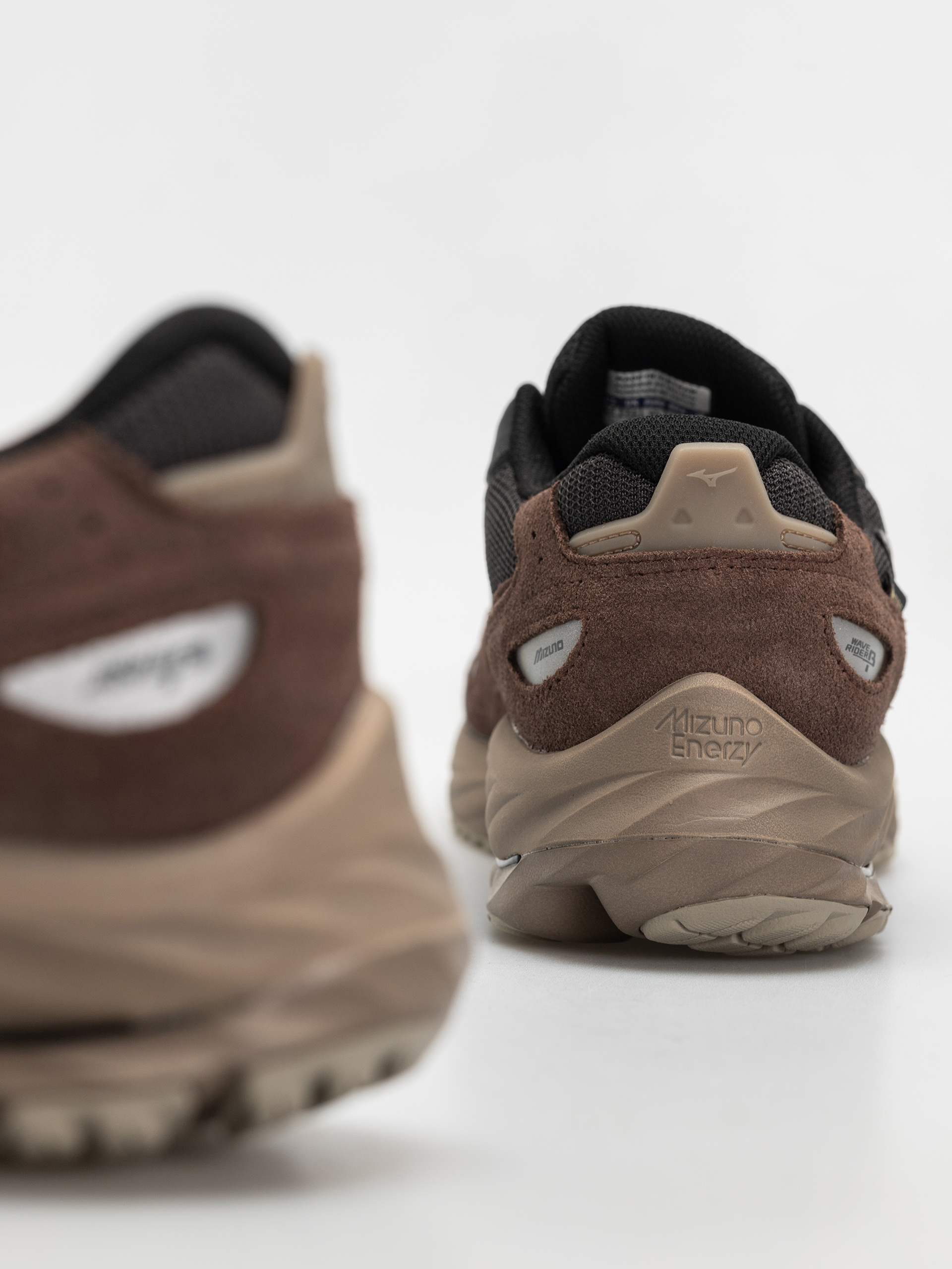 Взуття Mizuno Wave Rider GTX (black sand/black/chicory coffee)