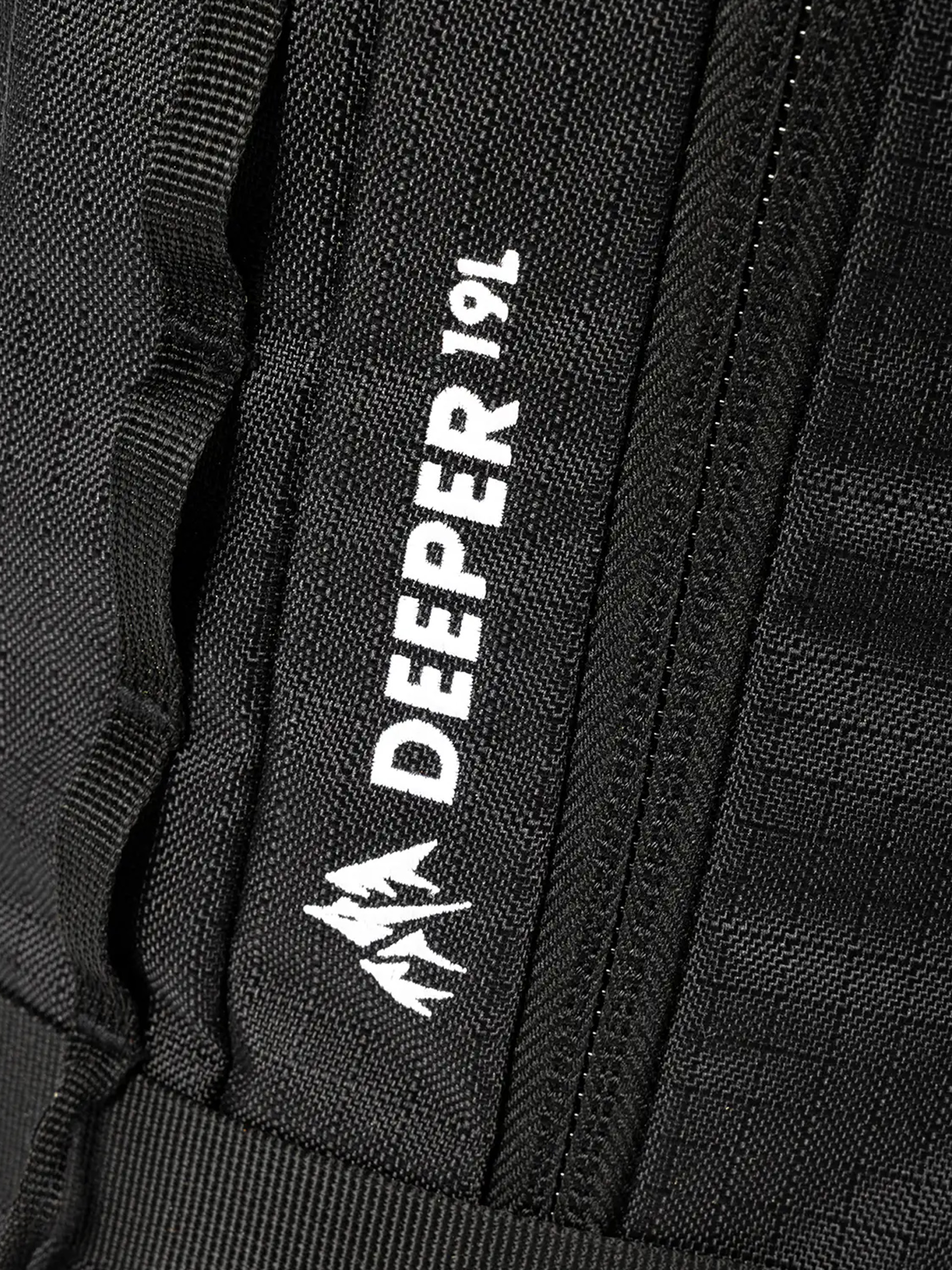 Рюкзак Jones Snowboards Deeper 19L (stealth black)