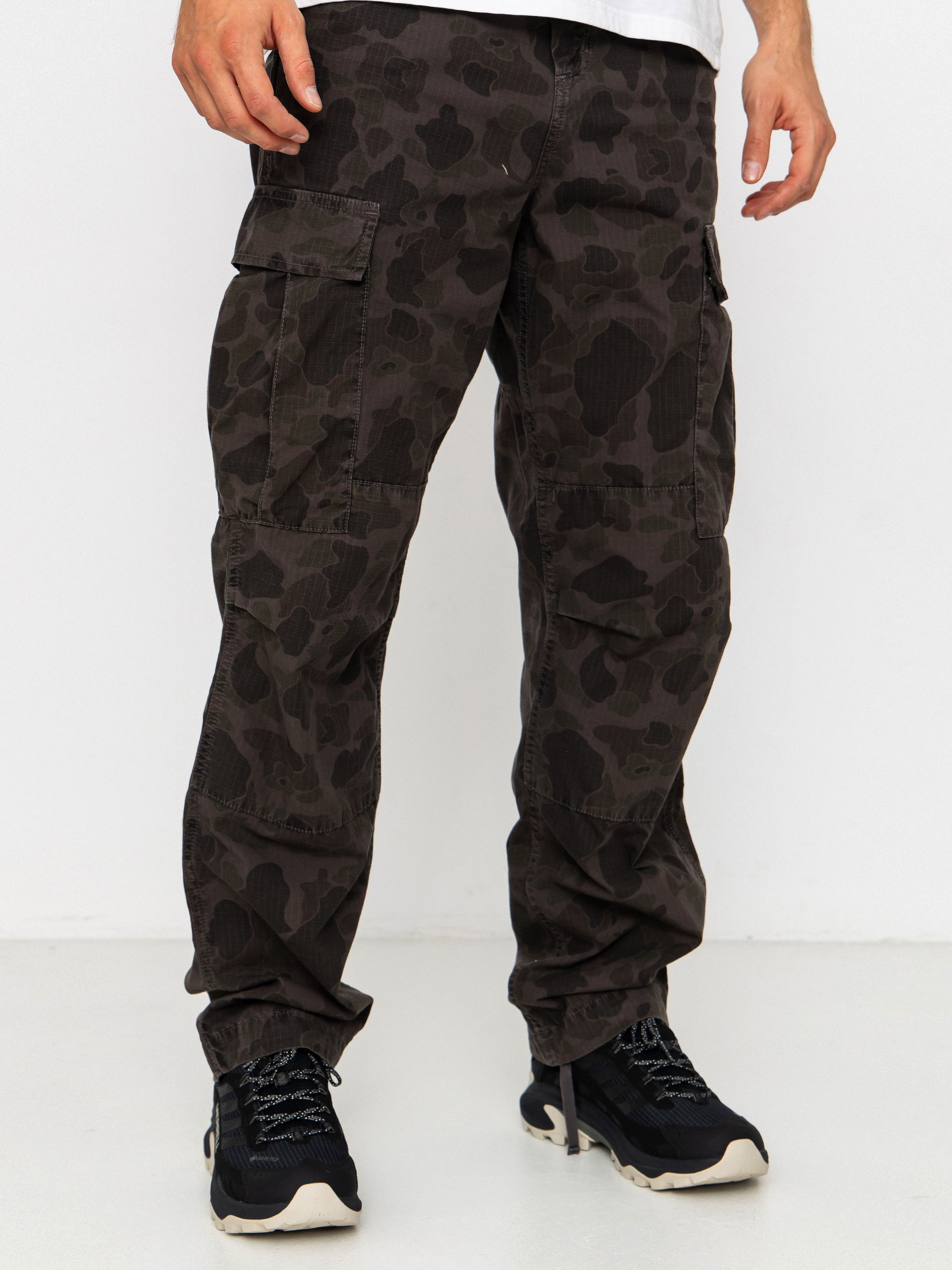 u0428u0442u0430u043du0438 Carhartt WIP Duck Cargo (camo duck/green/porphyry/garment dyed)