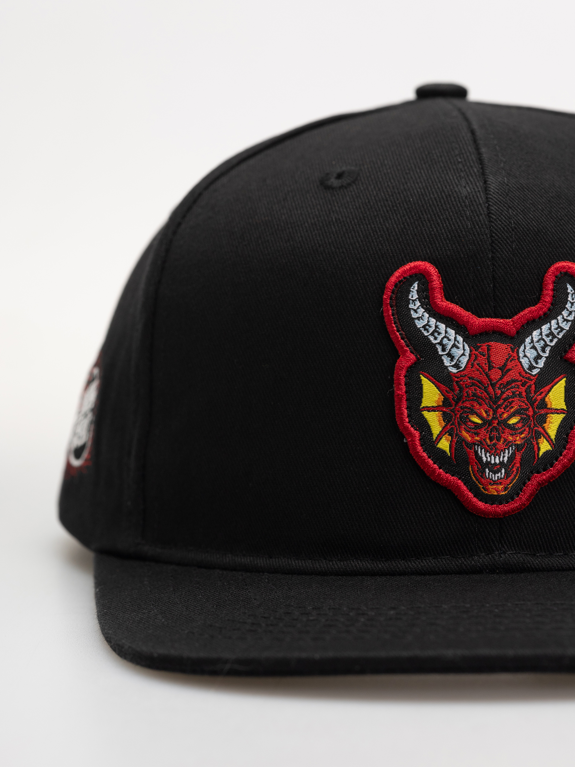 Кепка Santa Cruz X Stranger Things Hellfire Club Snapback Structured Hat (black)