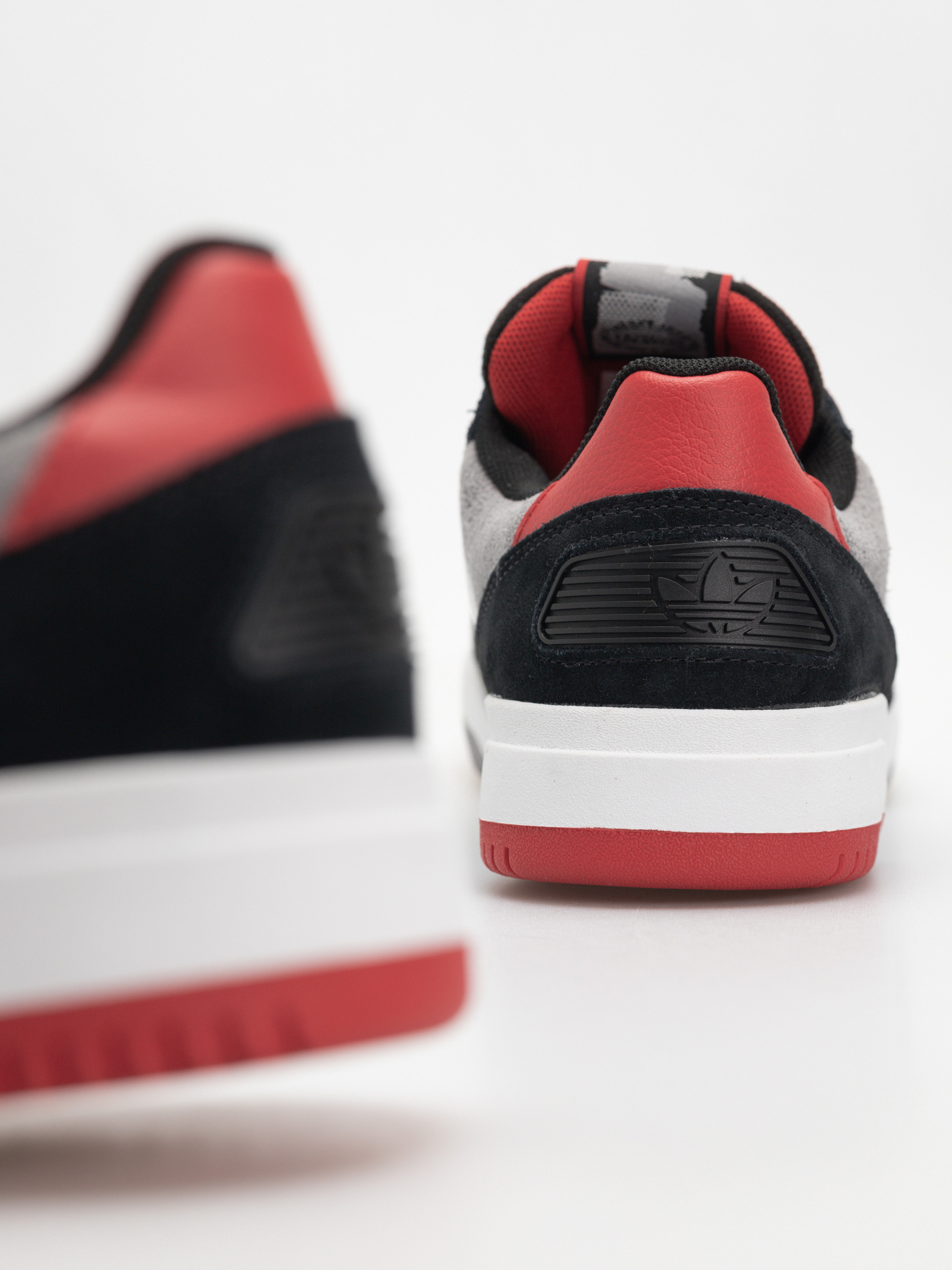 Взуття adidas Tekkira Cup (cblack/ftwwht/betsca)