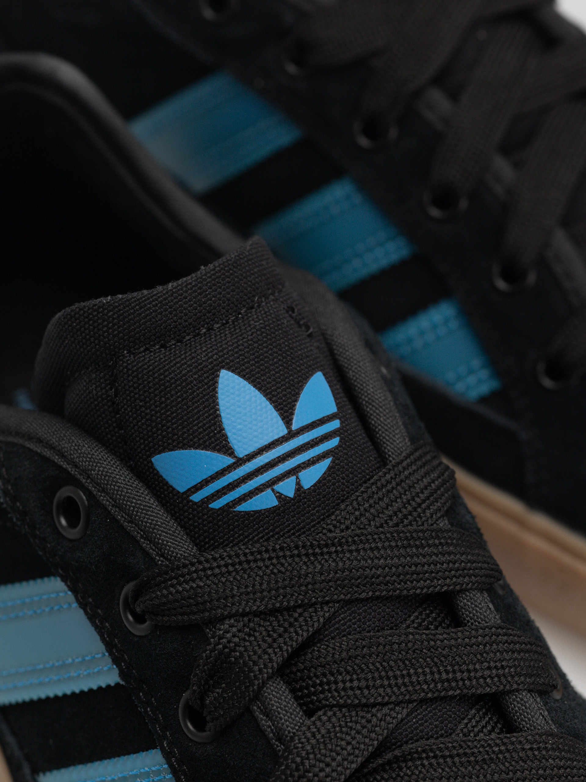 Взуття adidas Court Tns Premiere (cblack/gum4)