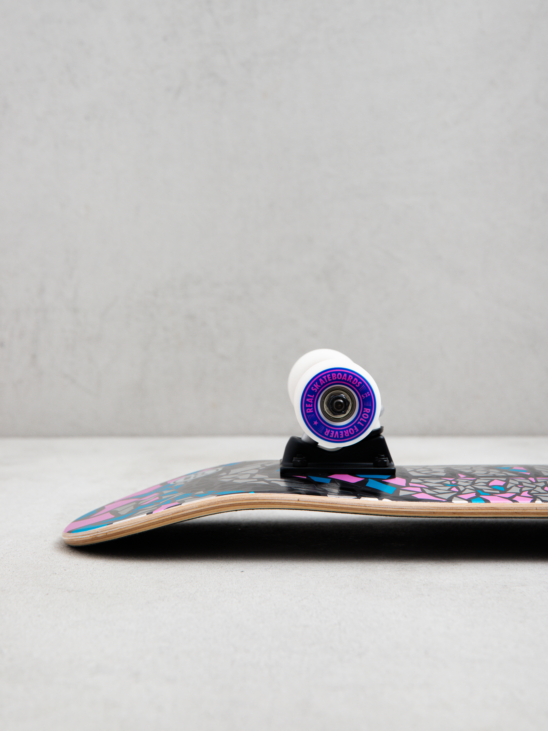 Скейтборд Real Mosaic Oval Foil 