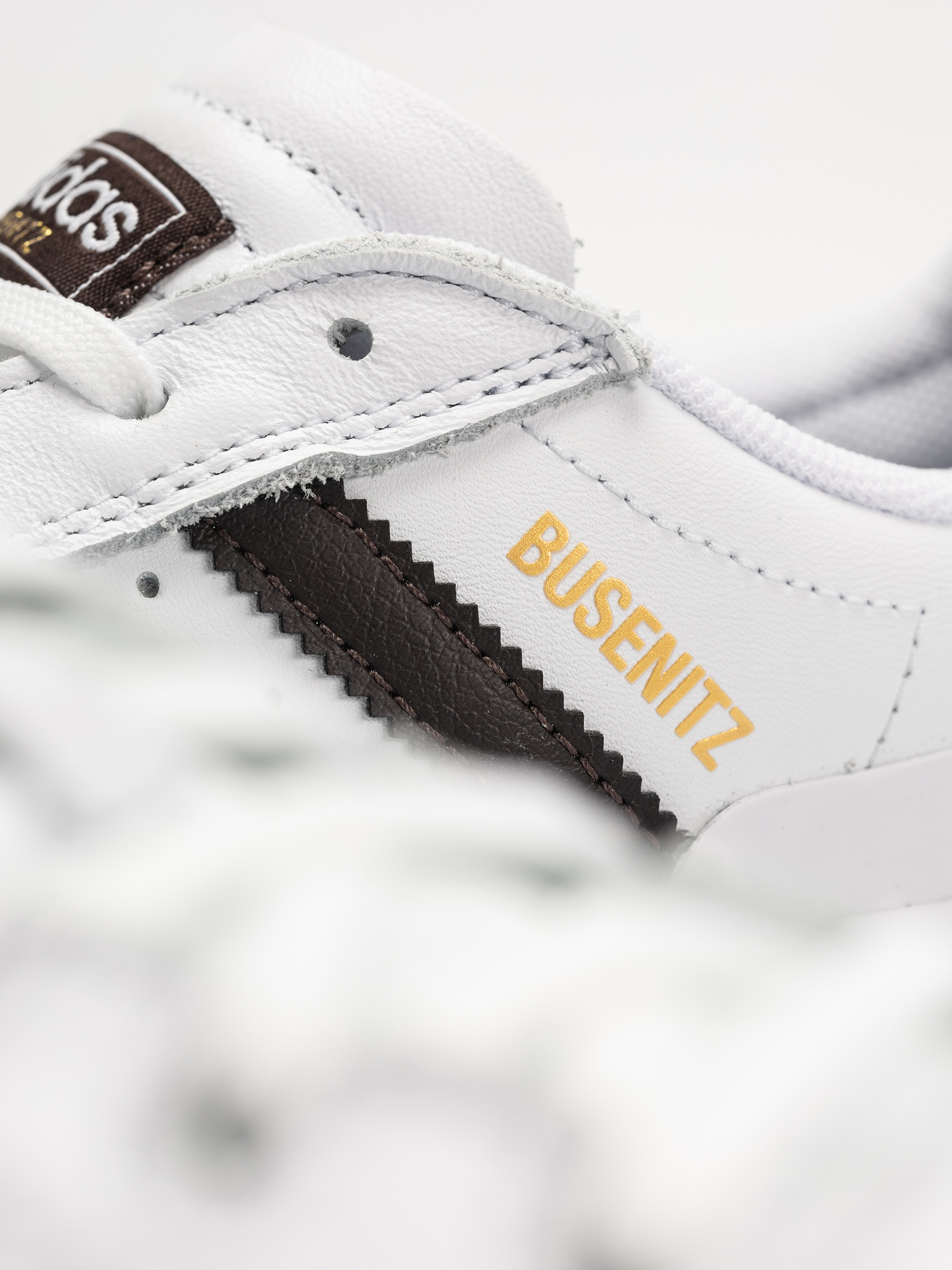 Взуття adidas Busenitz Vulc II (ftwwht/goldmt)