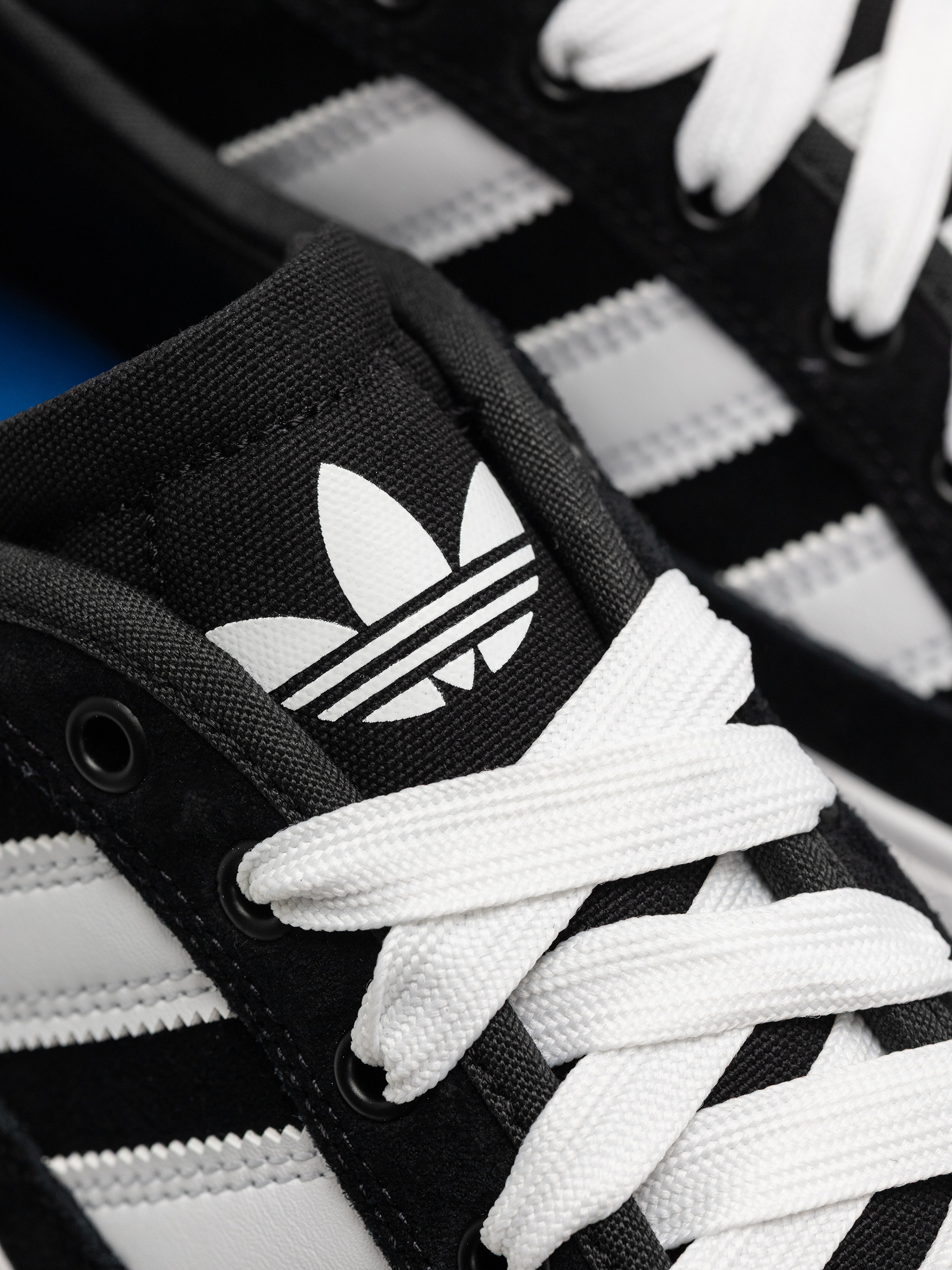 Взуття adidas Court Tns Premiere (cblack/ftwwht/blubir)