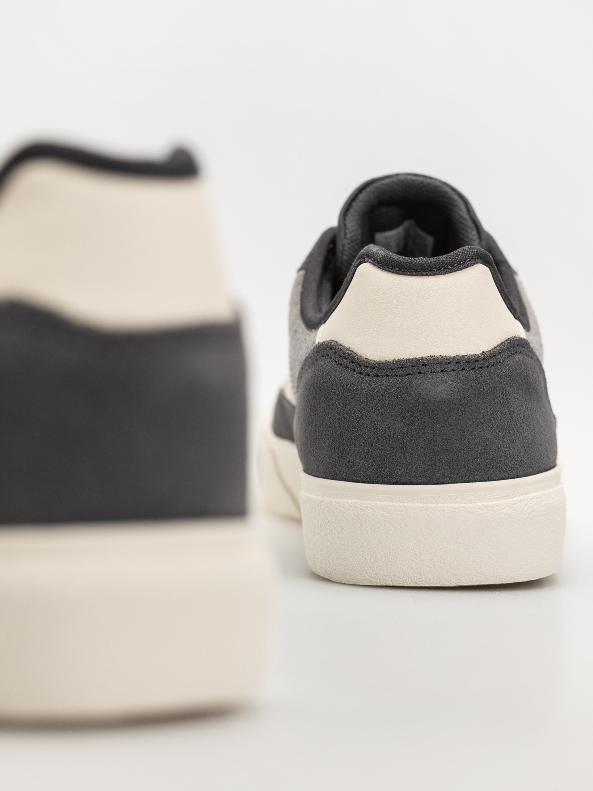 Взуття adidas Court Tns Premiere (grethr/cwhite/gresix)