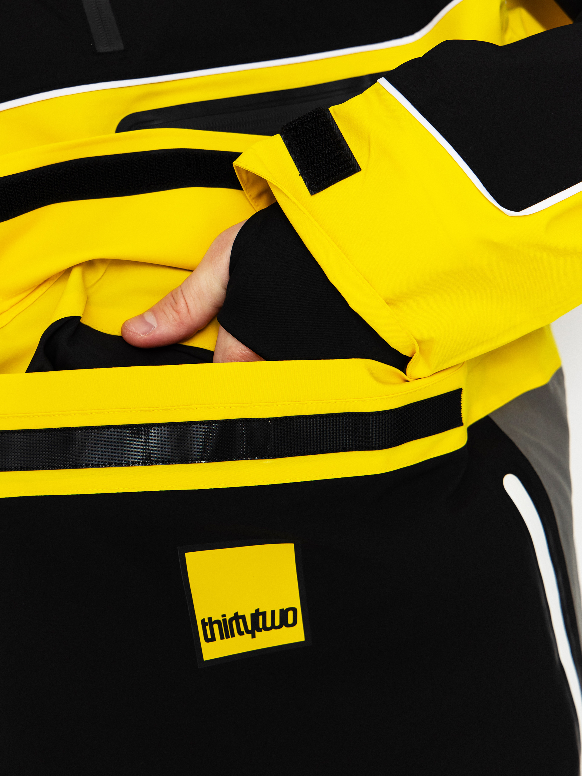 Чоловіча Сноубордична куртка ThirtyTwo Light Anorak (black/yellow)