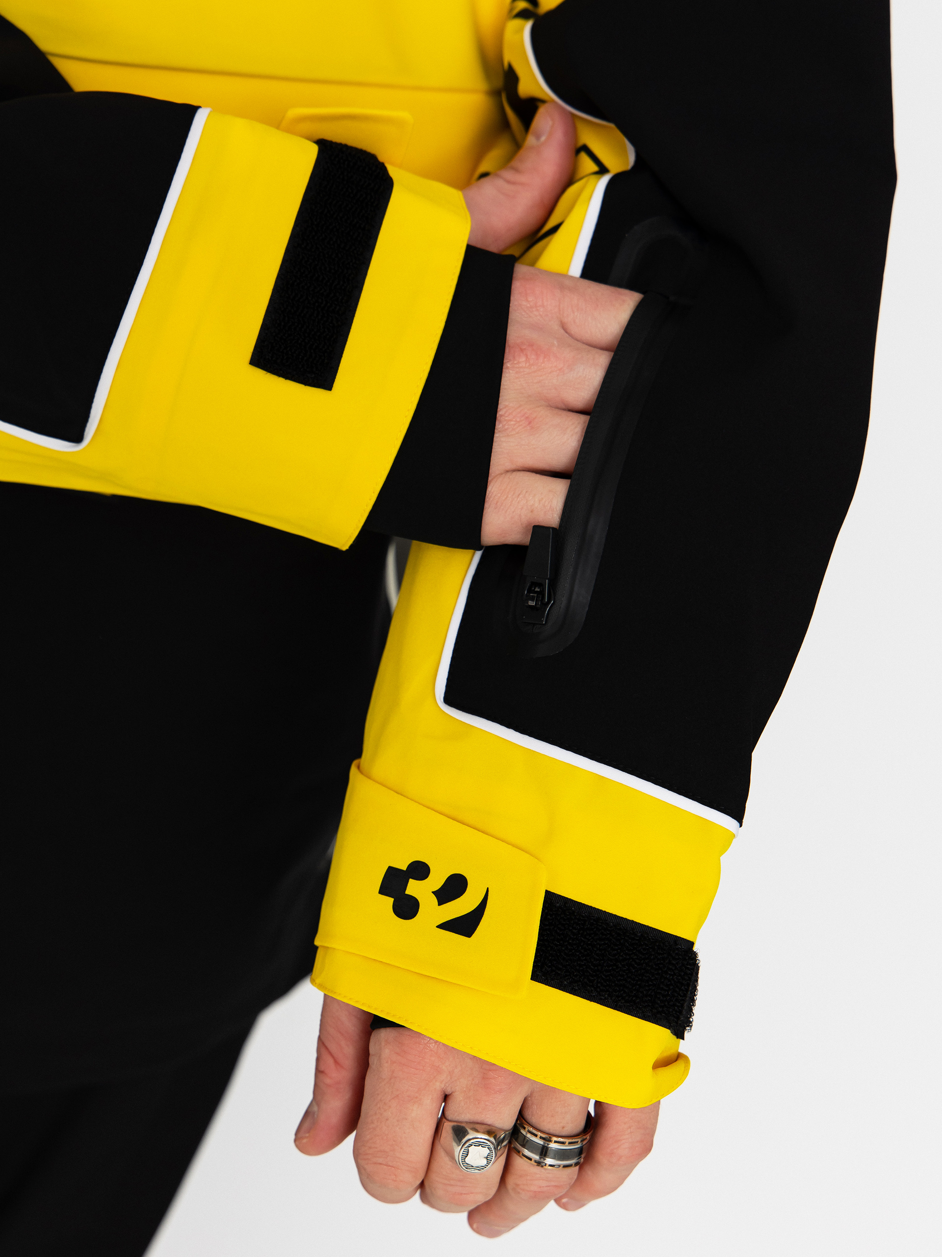 Чоловіча Сноубордична куртка ThirtyTwo Light Anorak (black/yellow)