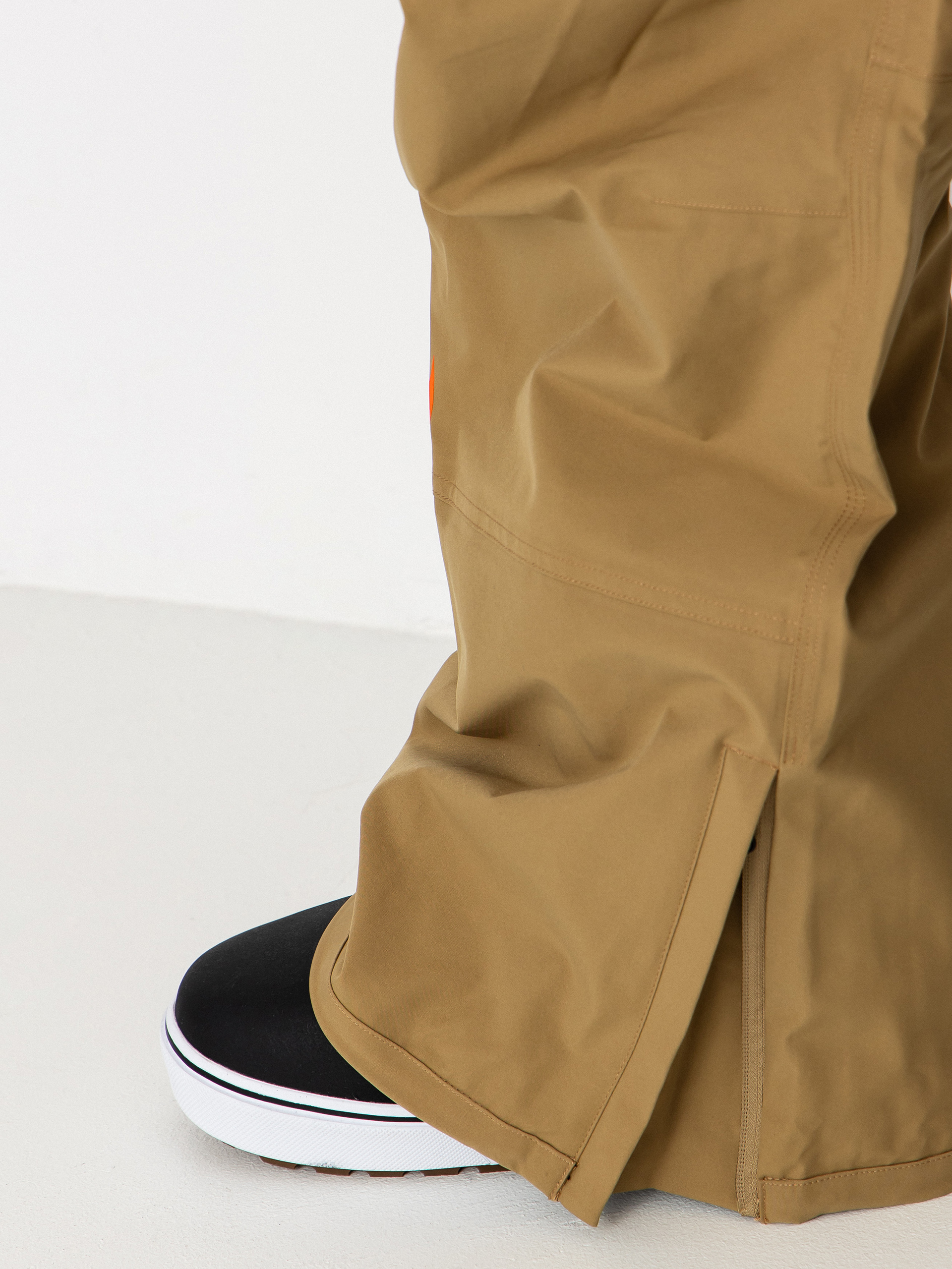 Чоловічі Сноубордичні штани ThirtyTwo Basement Bib (khaki)