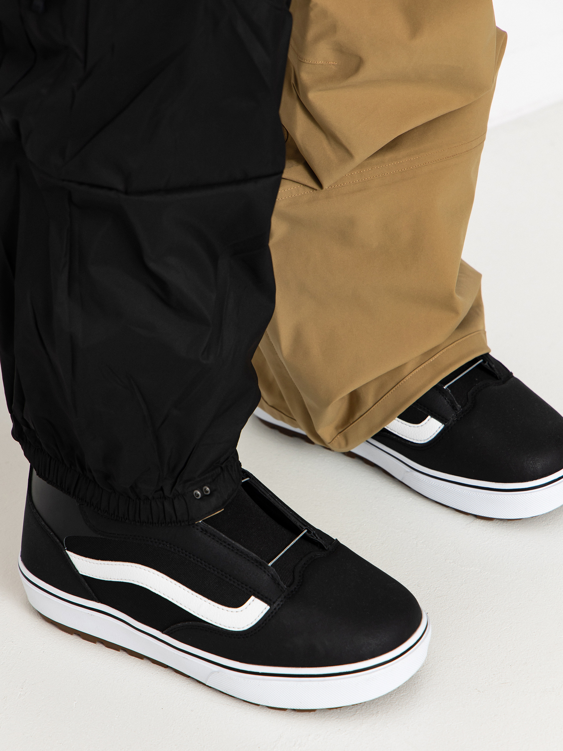 Чоловічі Сноубордичні штани ThirtyTwo Basement Bib (khaki)