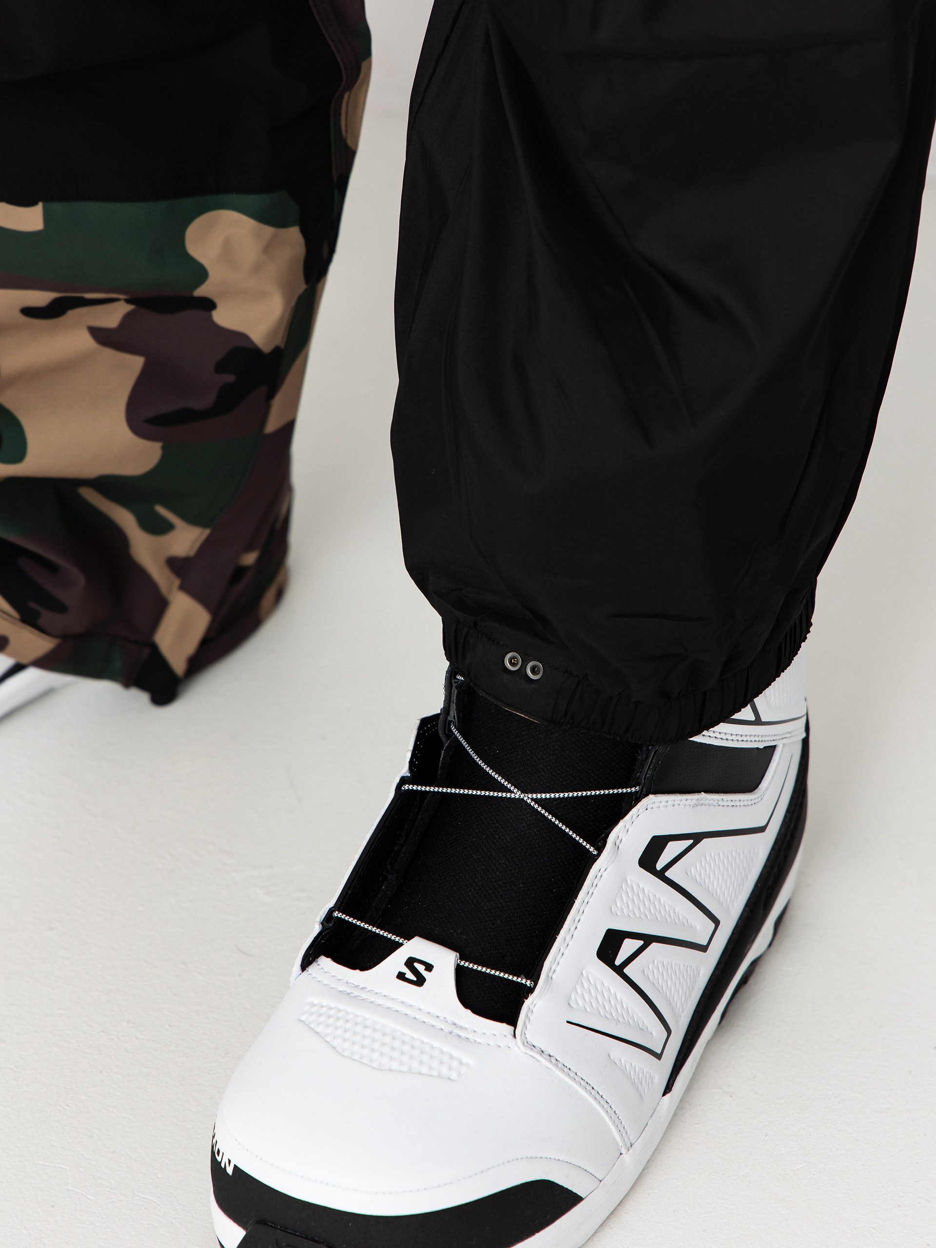 Чоловічі Сноубордичні штани ThirtyTwo Basement Bib (camo)