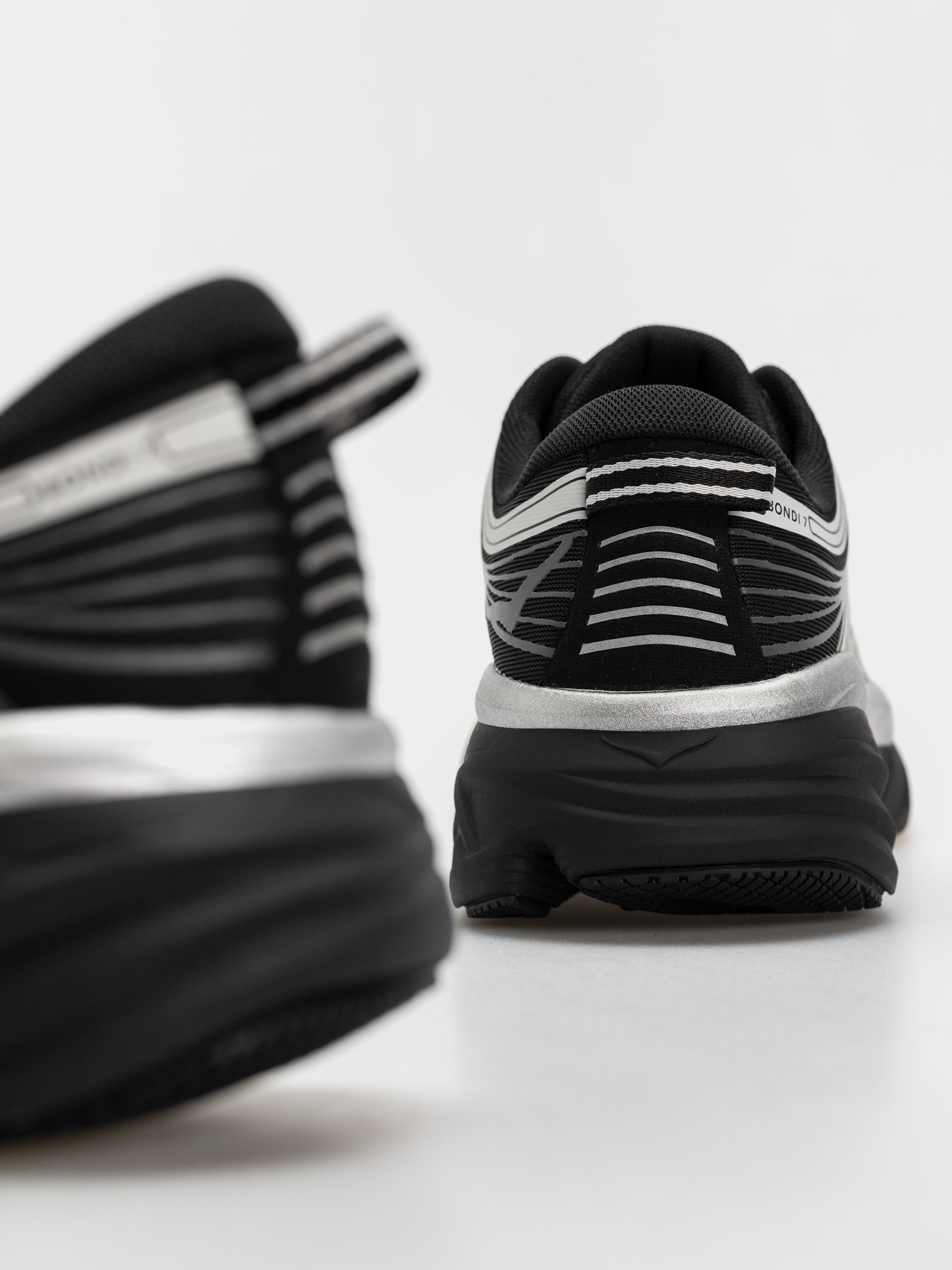Взуття Hoka Bondi 7 (black/stardust)