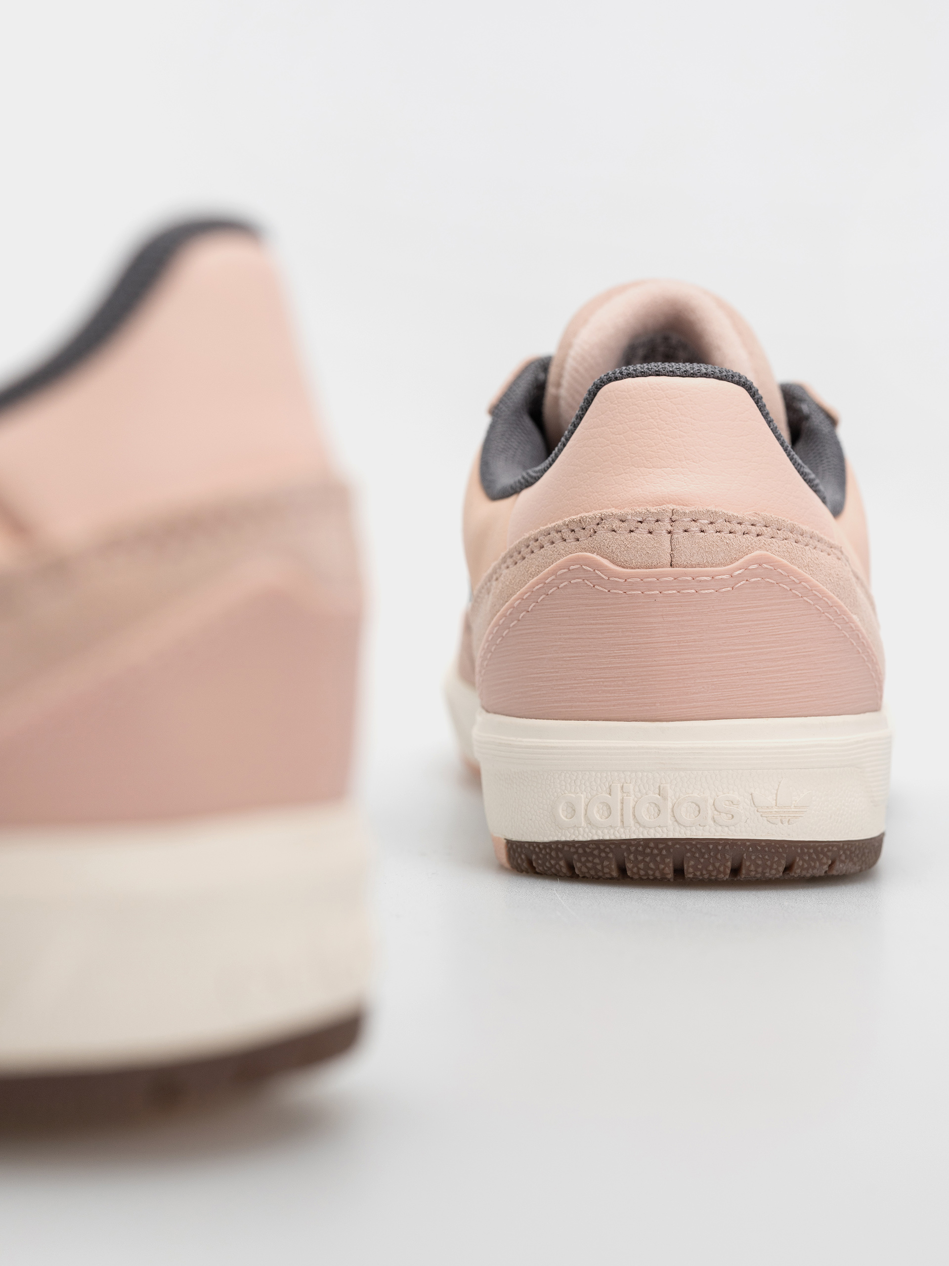 Взуття adidas Tyshawn II (blupnk/grefiv/cwhite)