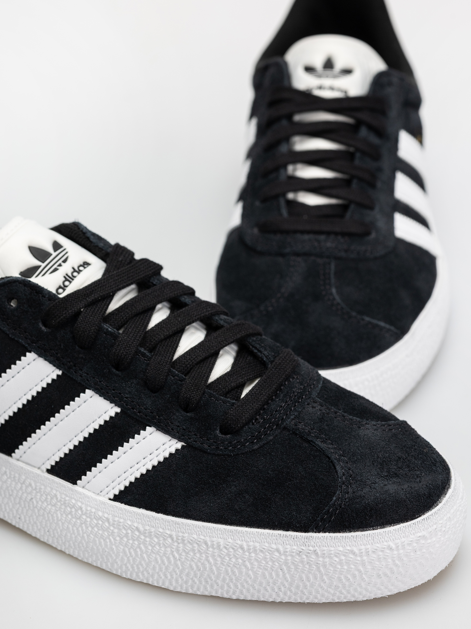 Взуття adidas Gazelle Adv (cblack/ftwwht/goldmt)