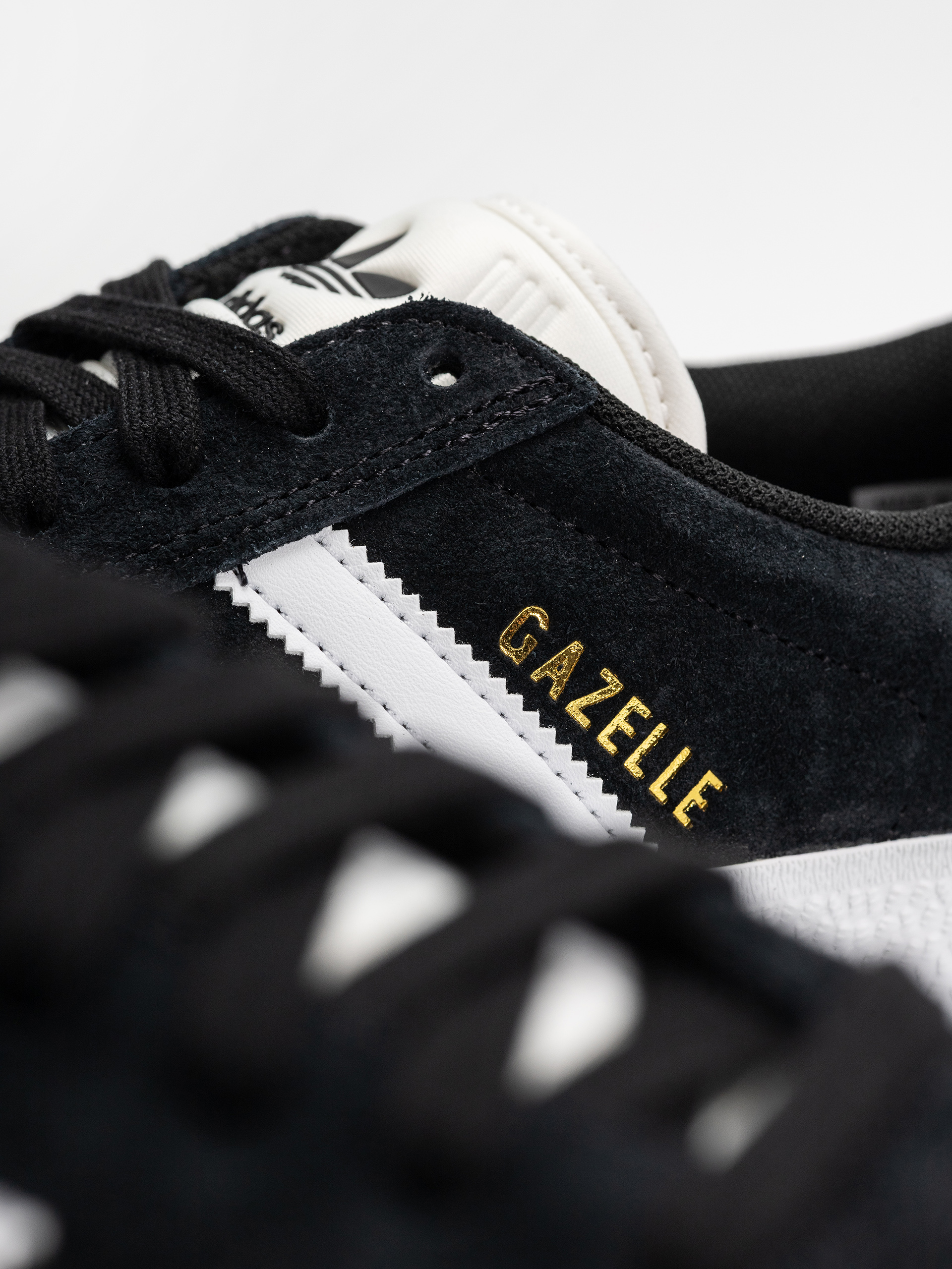 Взуття adidas Gazelle Adv (cblack/ftwwht/goldmt)