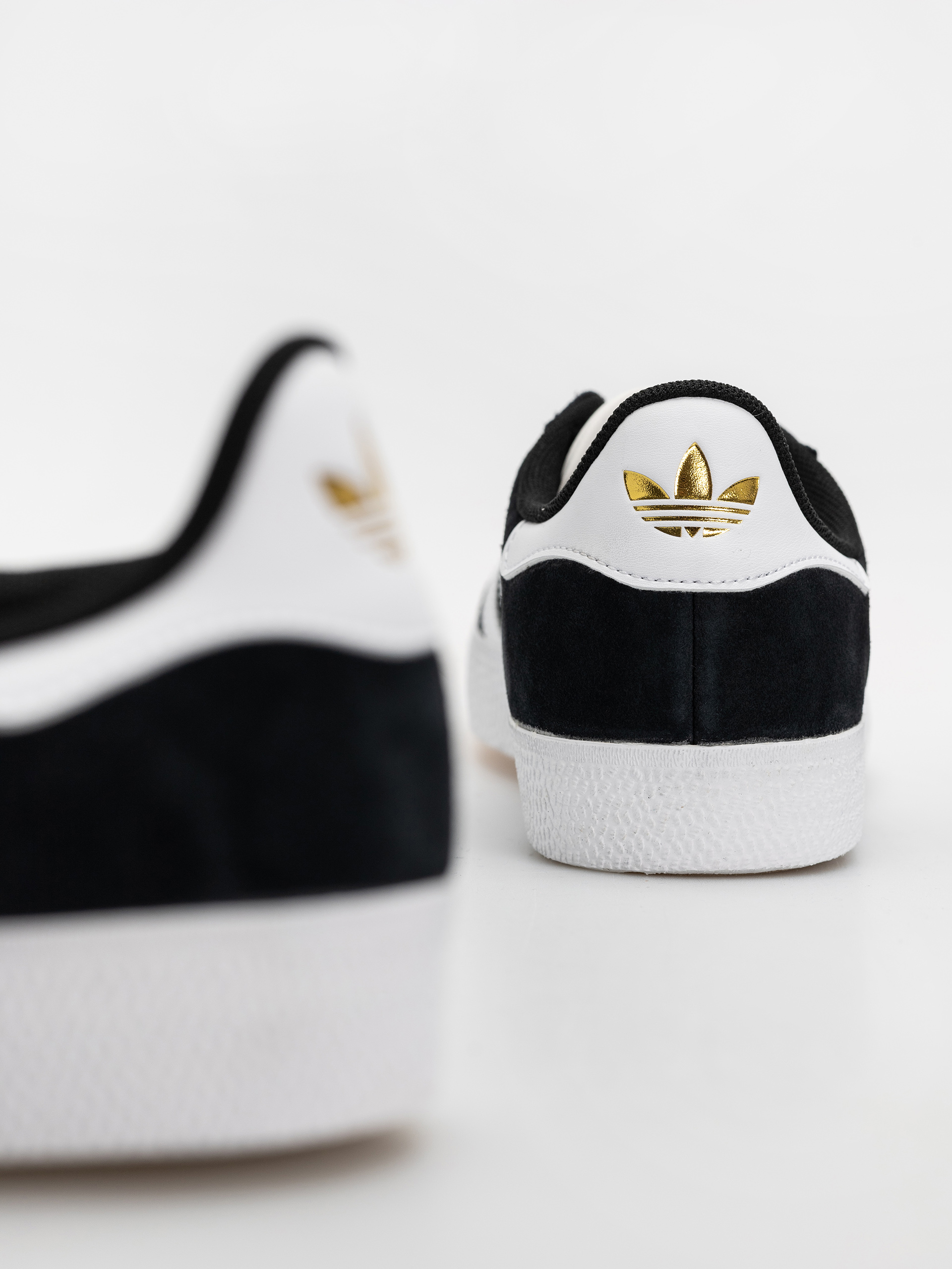 Взуття adidas Gazelle Adv (cblack/ftwwht/goldmt)